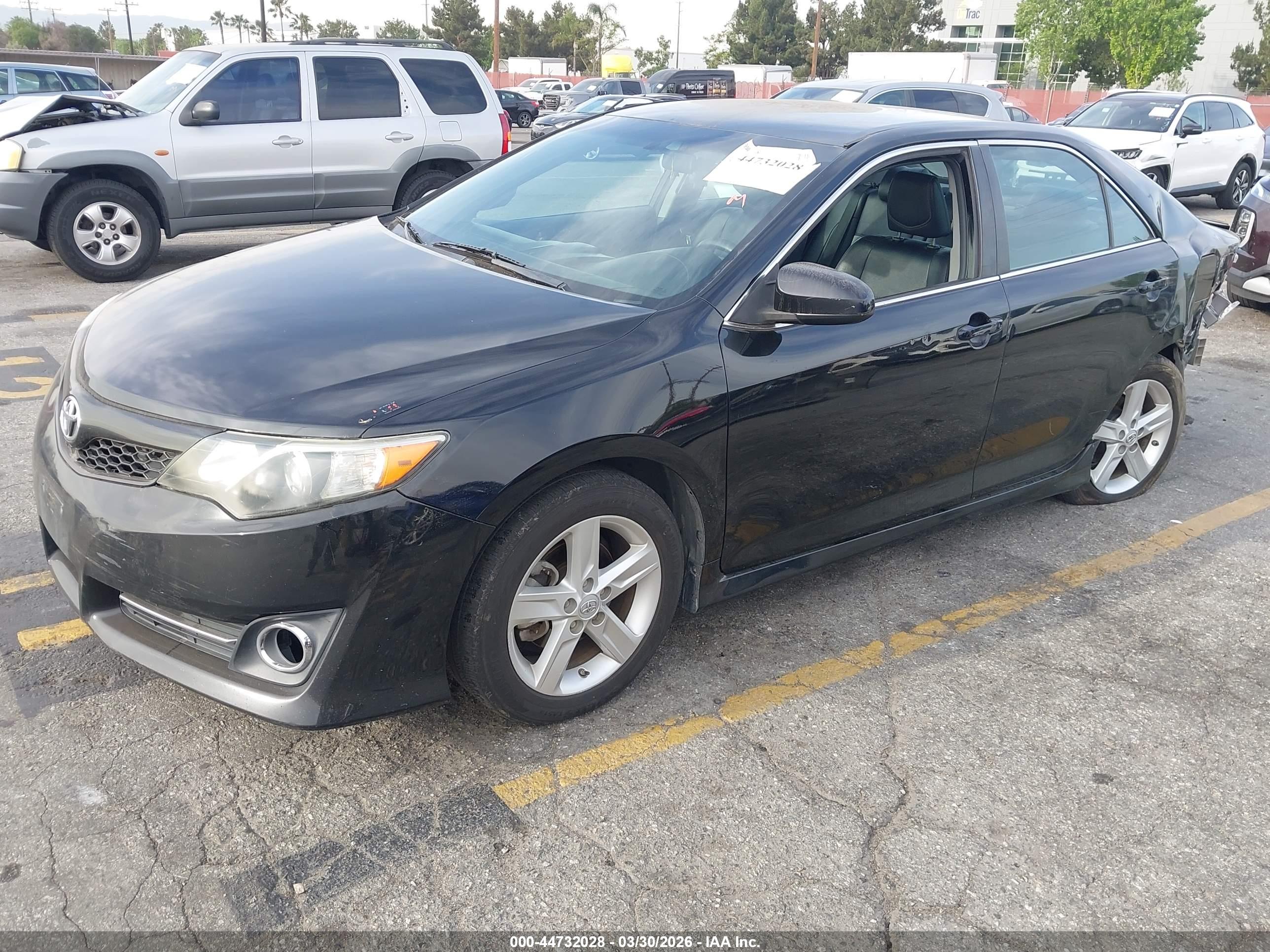 TOYOTA CAMRY image 2