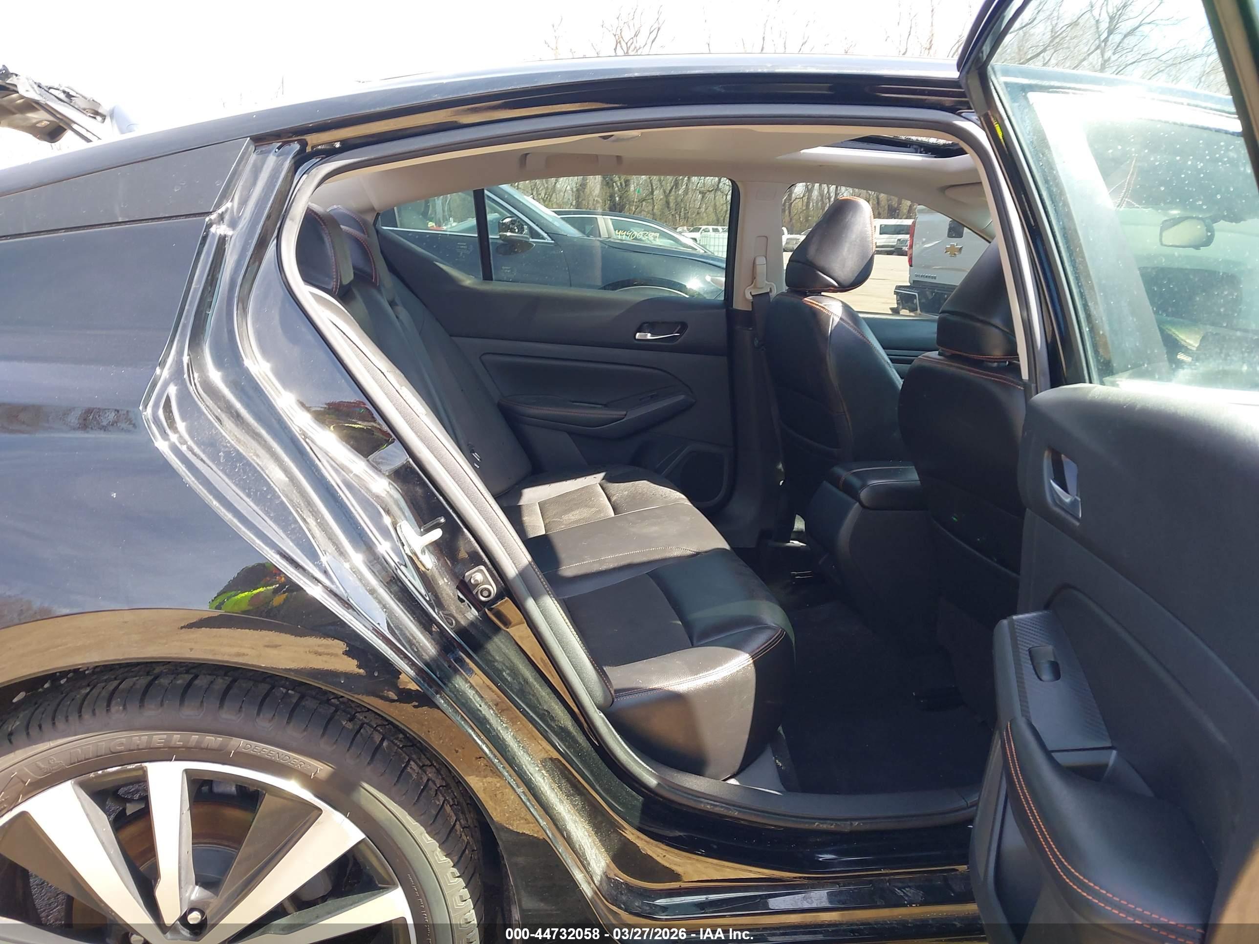 NISSAN ALTIMA image 8