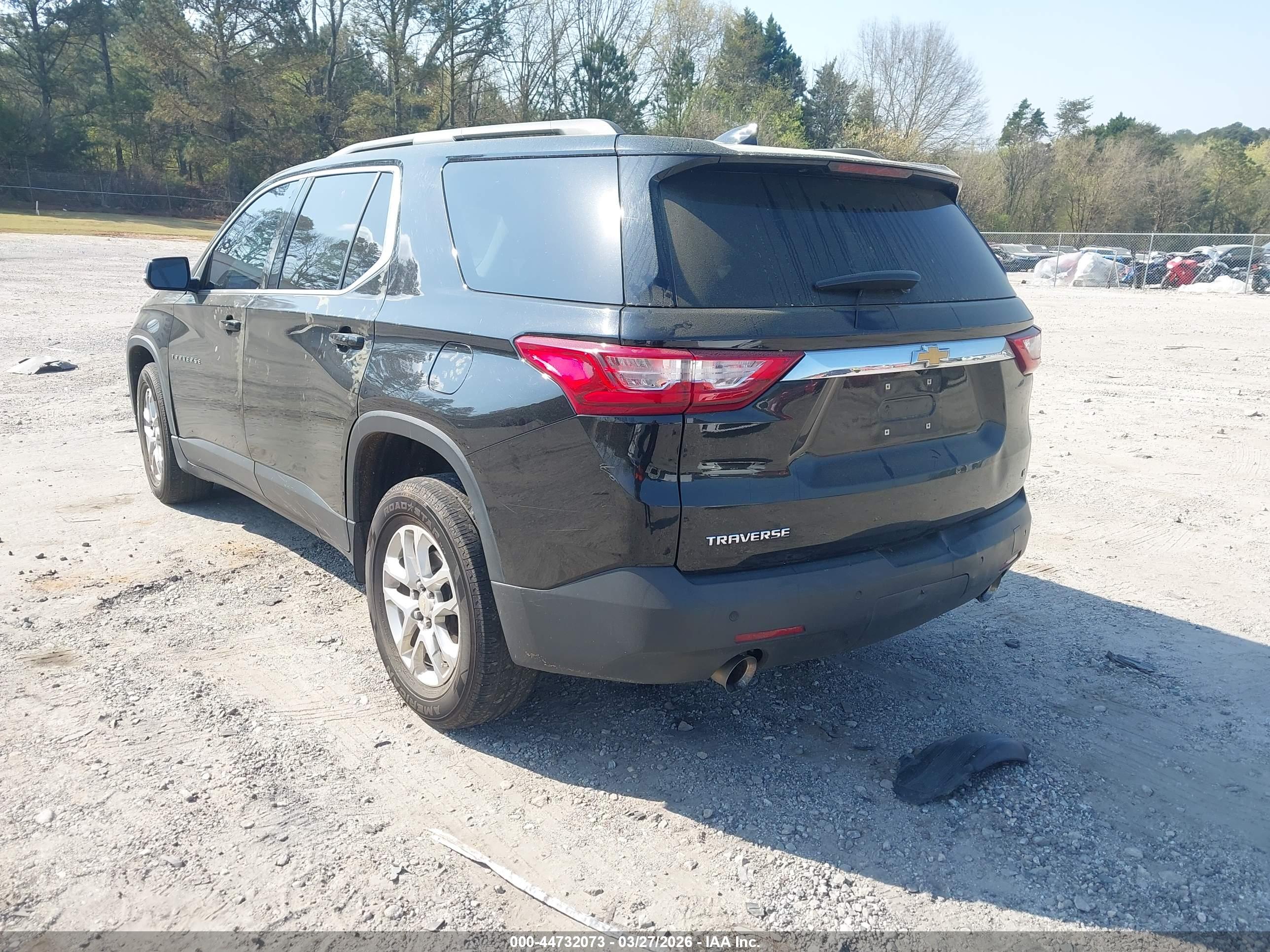 CHEVROLET TRAVERSE image 3