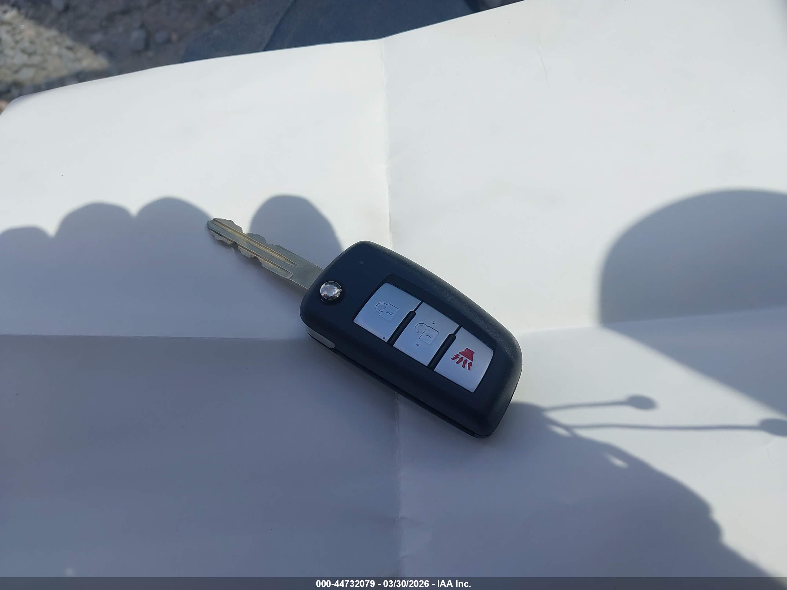 NISSAN VERSA image 11