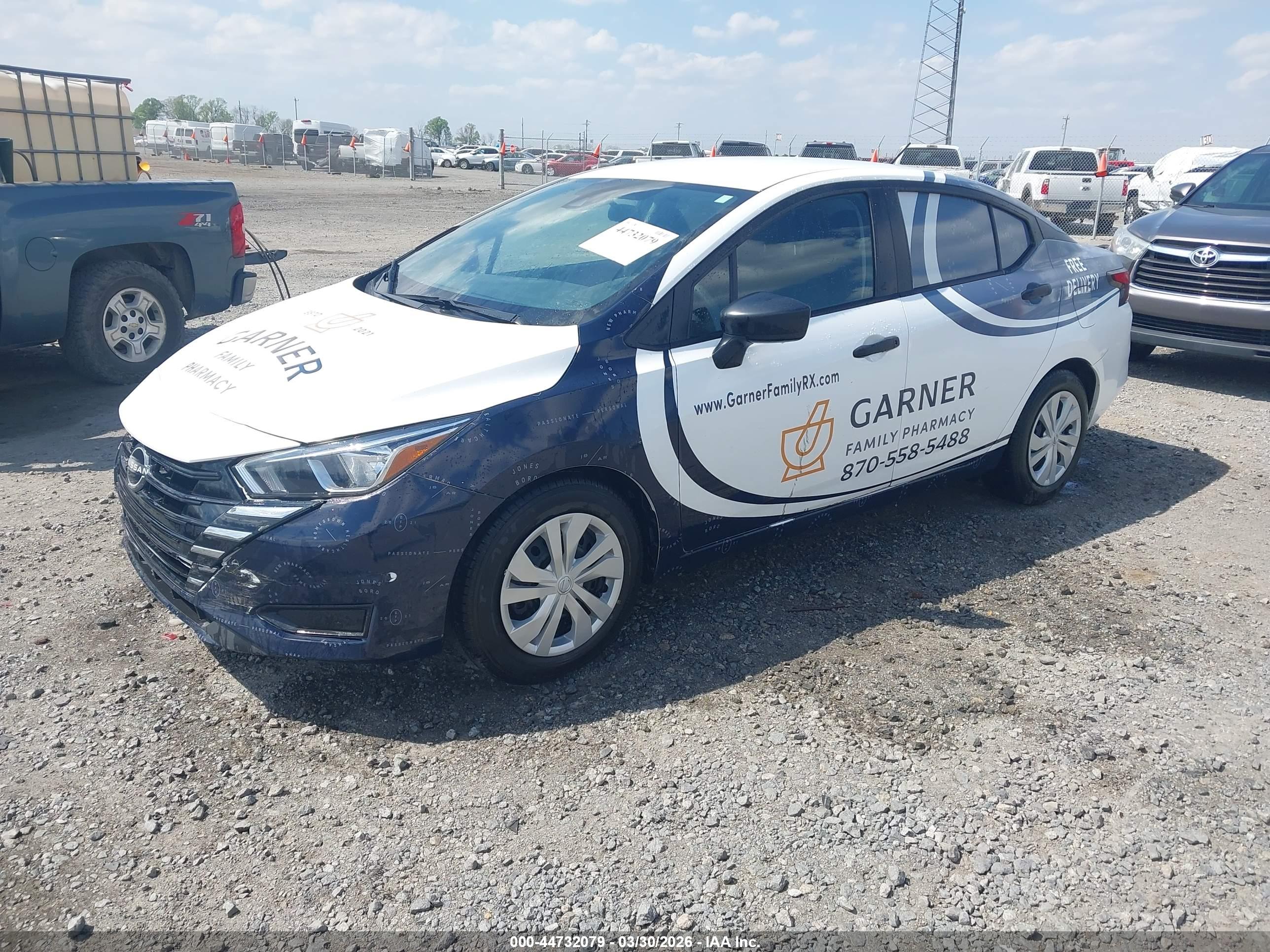 NISSAN VERSA image 2