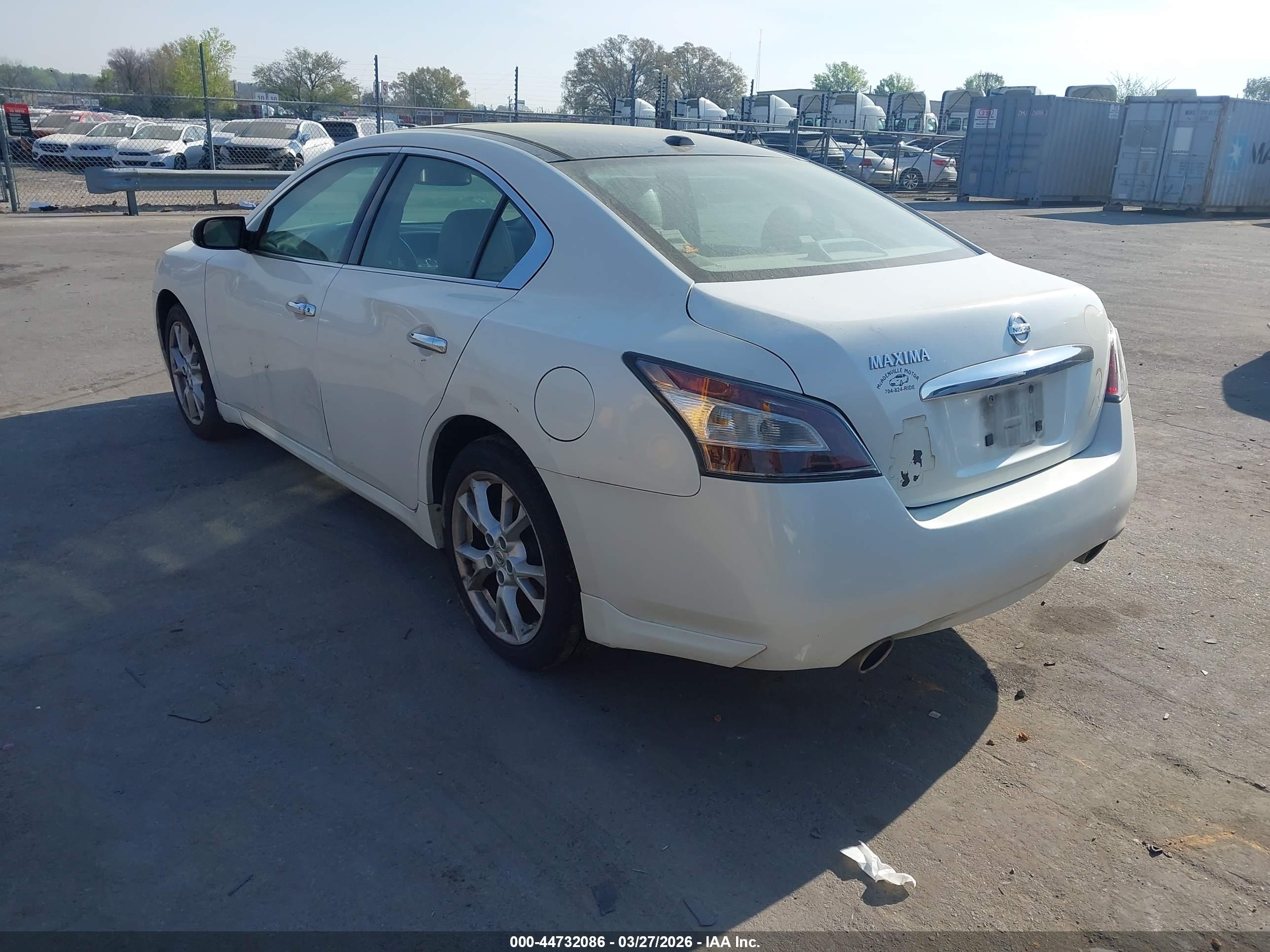 NISSAN MAXIMA image 3
