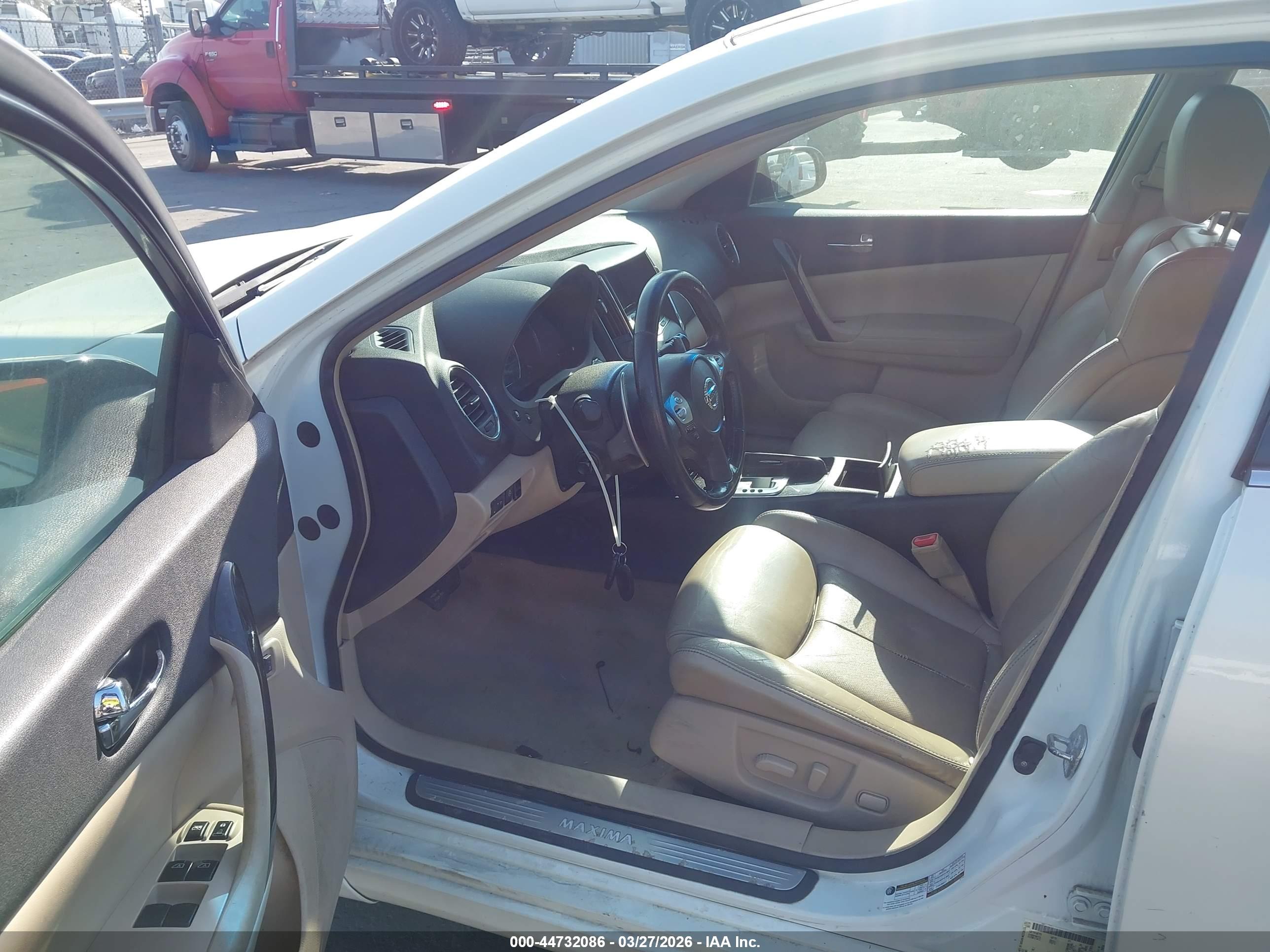 NISSAN MAXIMA image 5