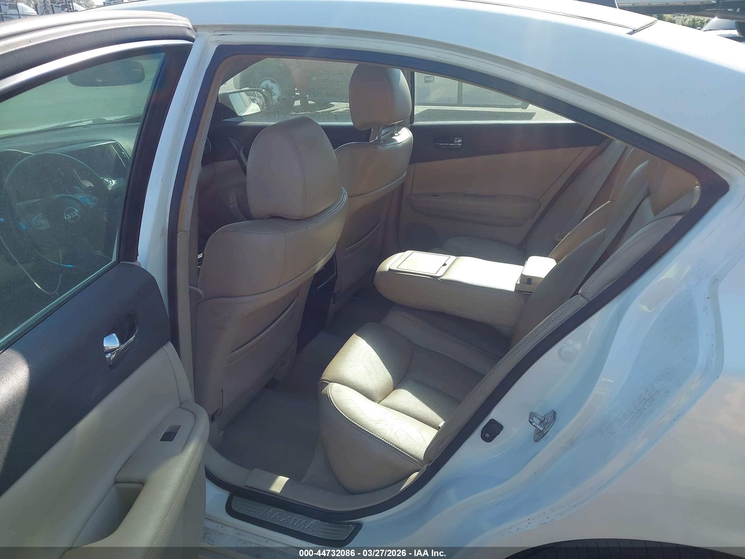 NISSAN MAXIMA image 8
