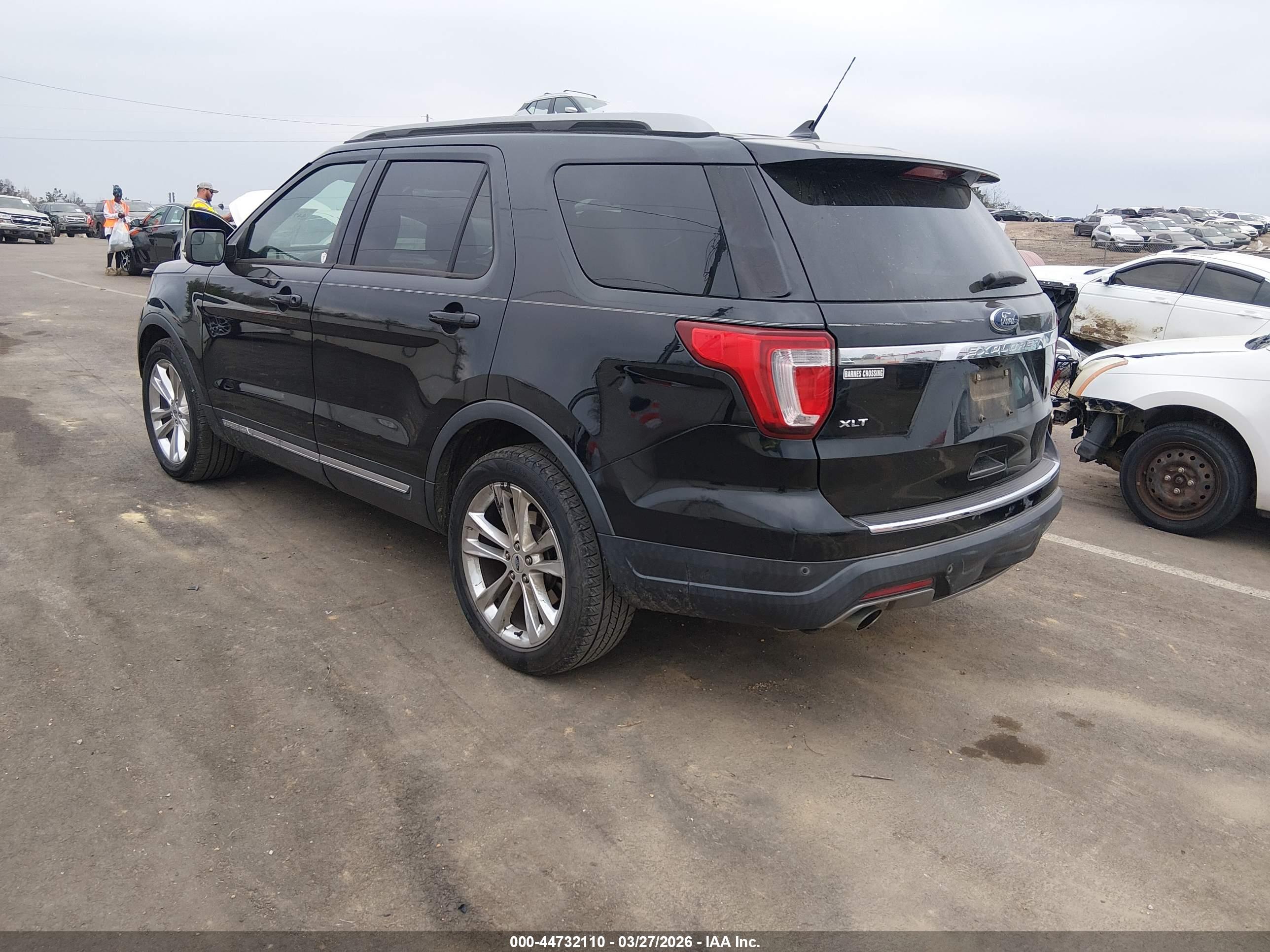 FORD EXPLORER image 3