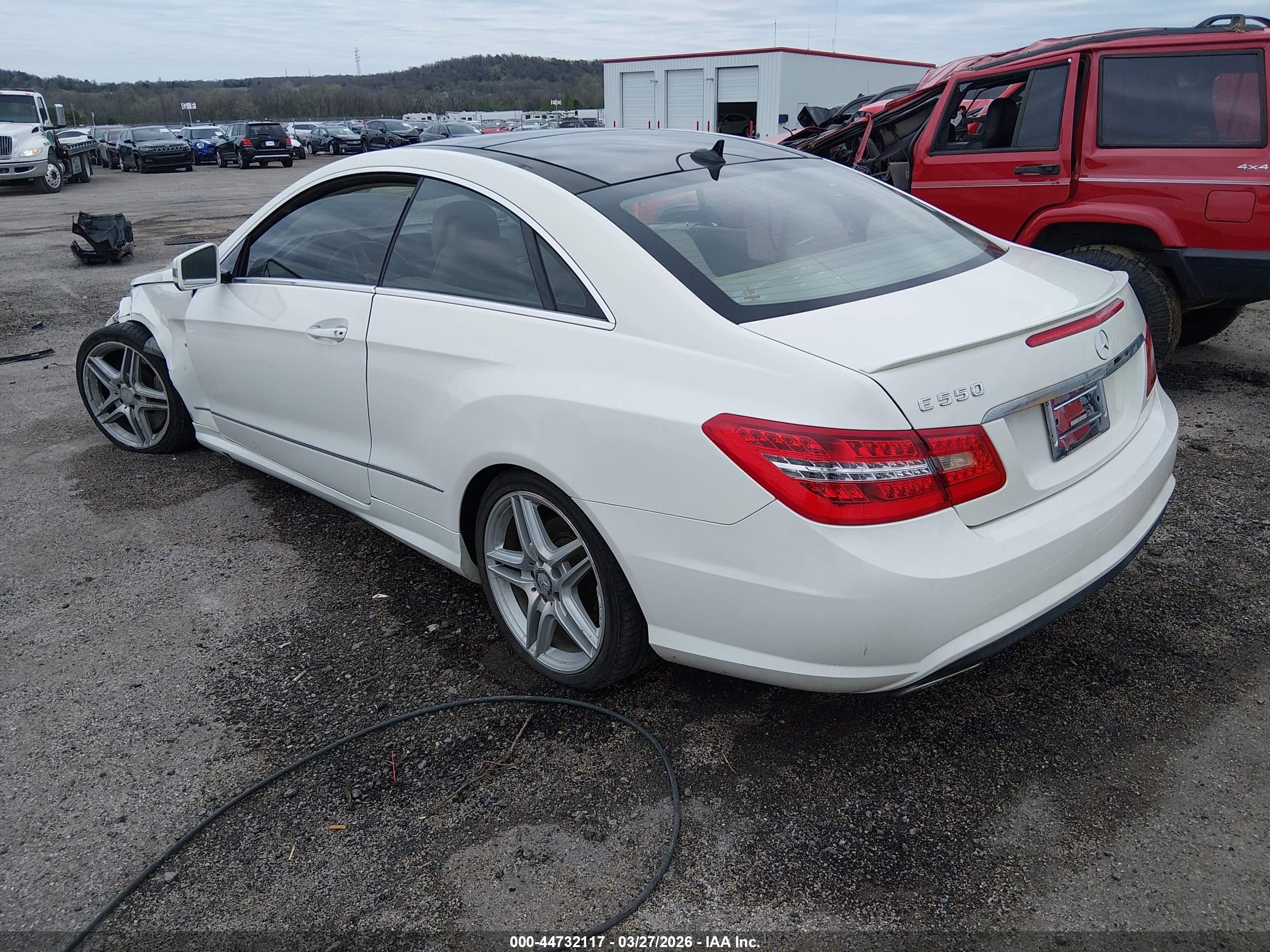 MERCEDES-BENZ E image 3