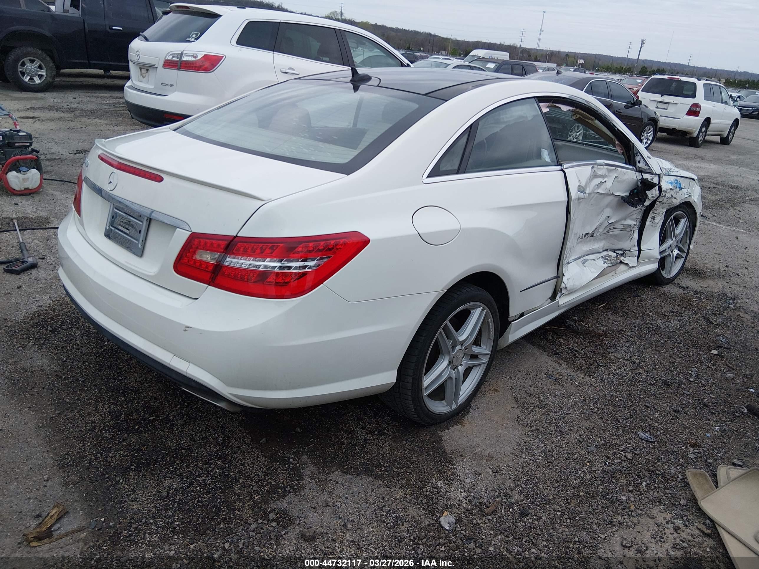 MERCEDES-BENZ E image 4