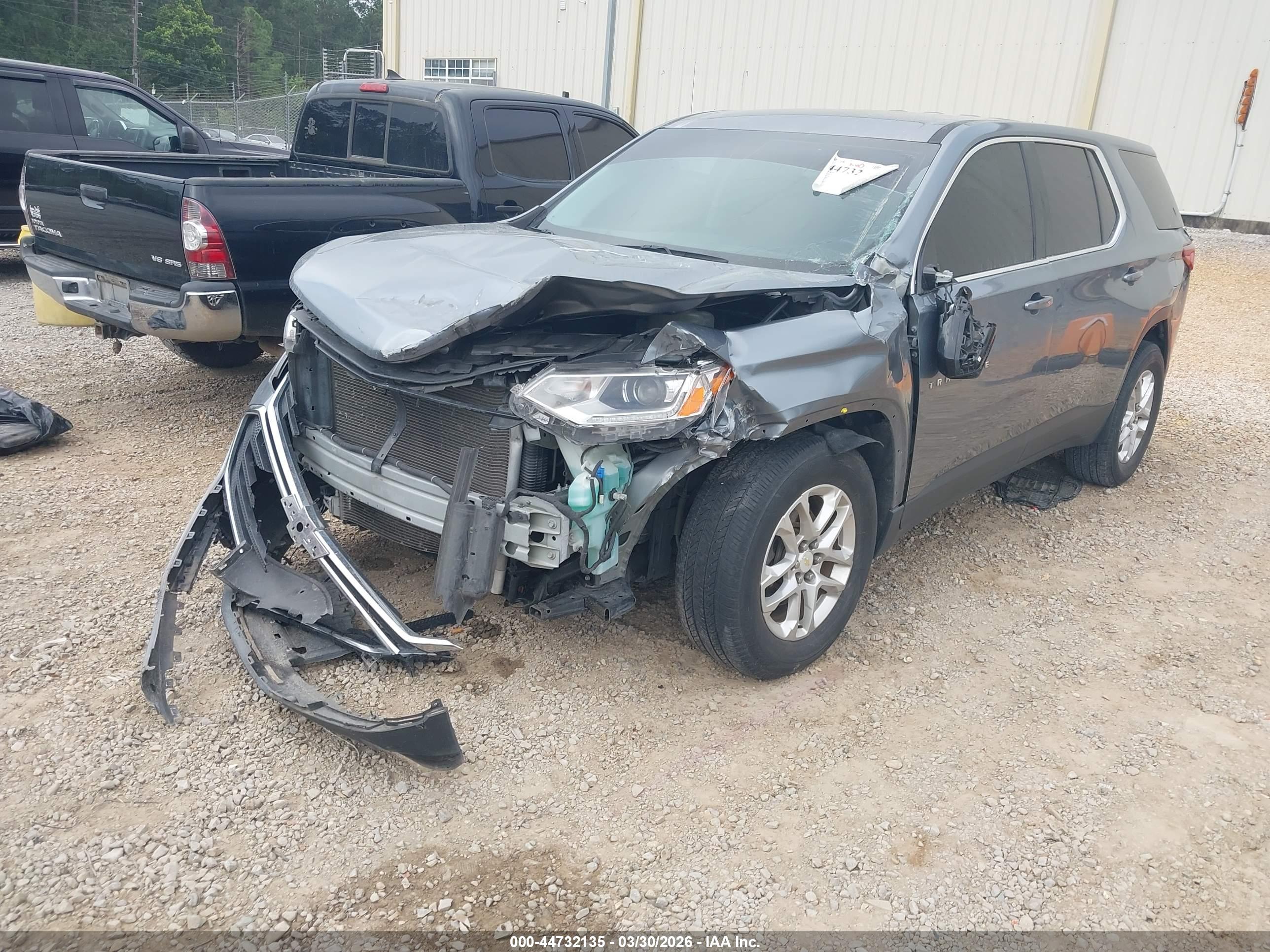 CHEVROLET TRAVERSE image 2