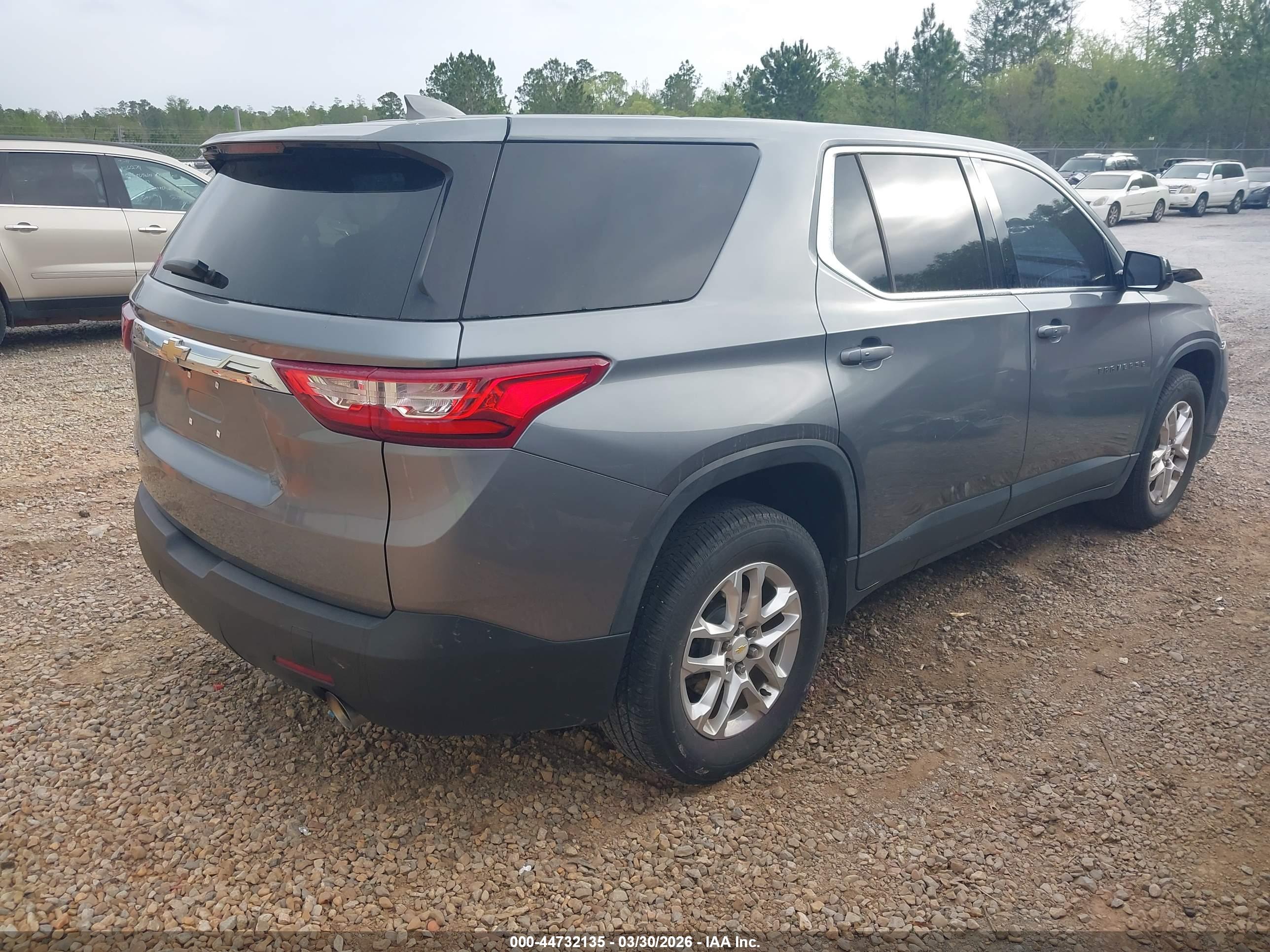 CHEVROLET TRAVERSE image 4