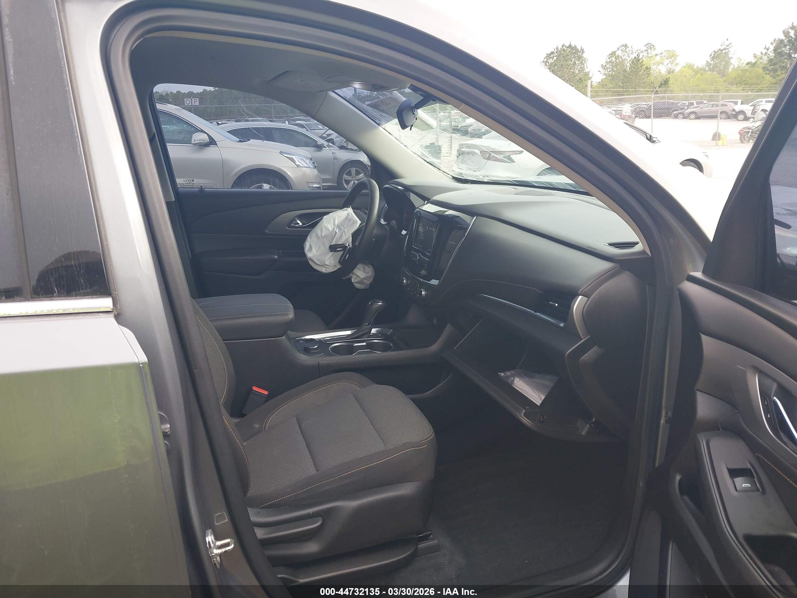 CHEVROLET TRAVERSE image 5