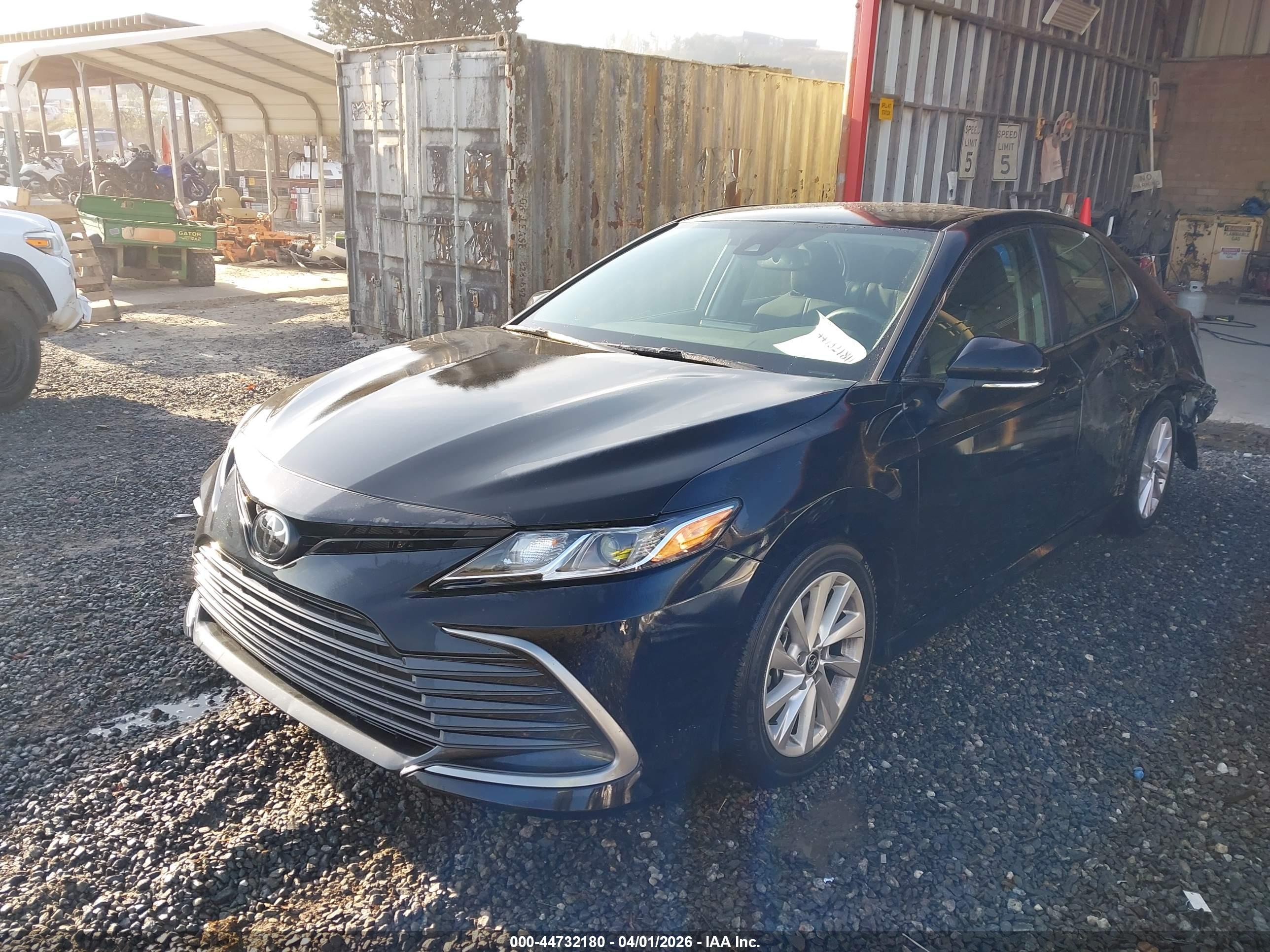 TOYOTA CAMRY image 2