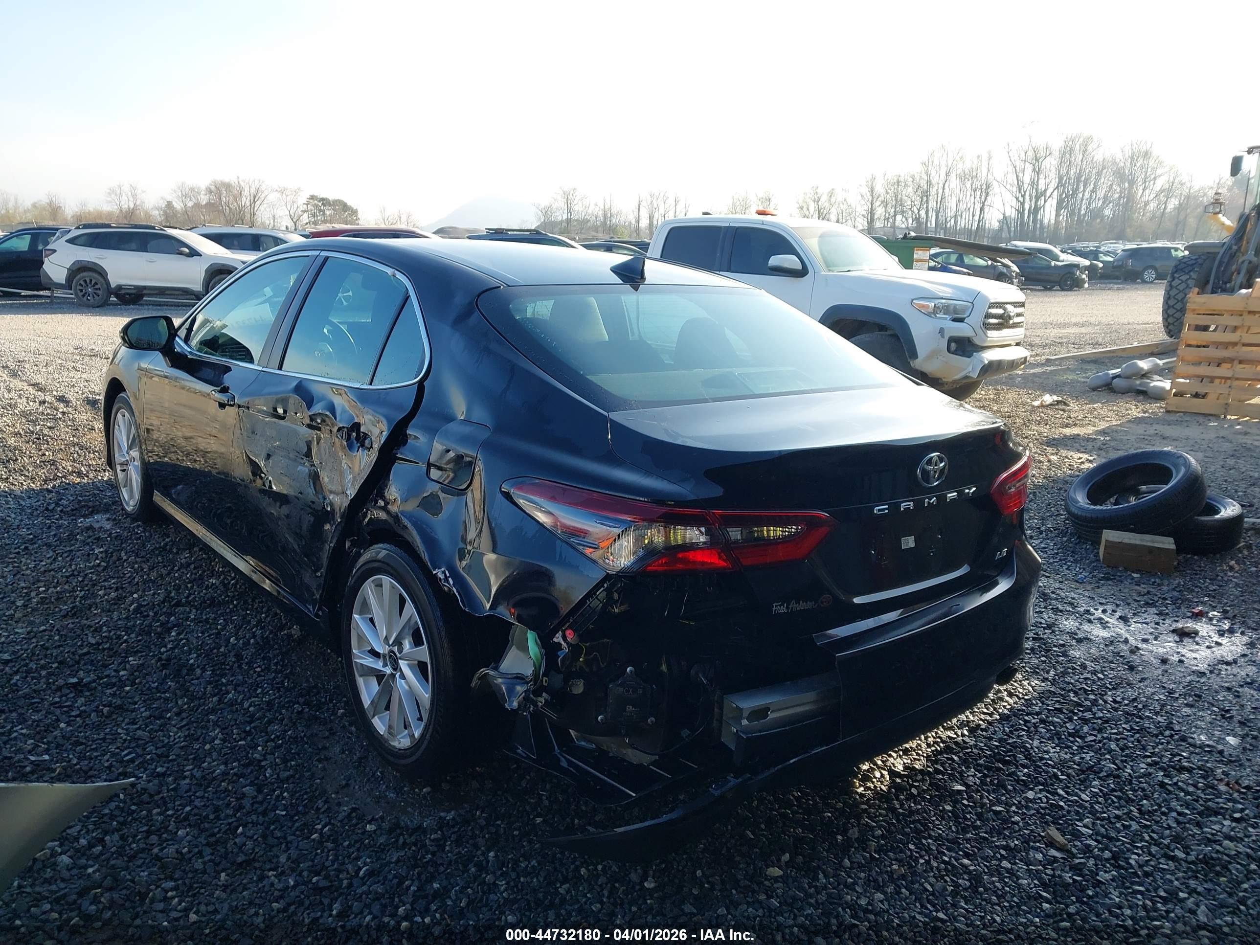 TOYOTA CAMRY image 3