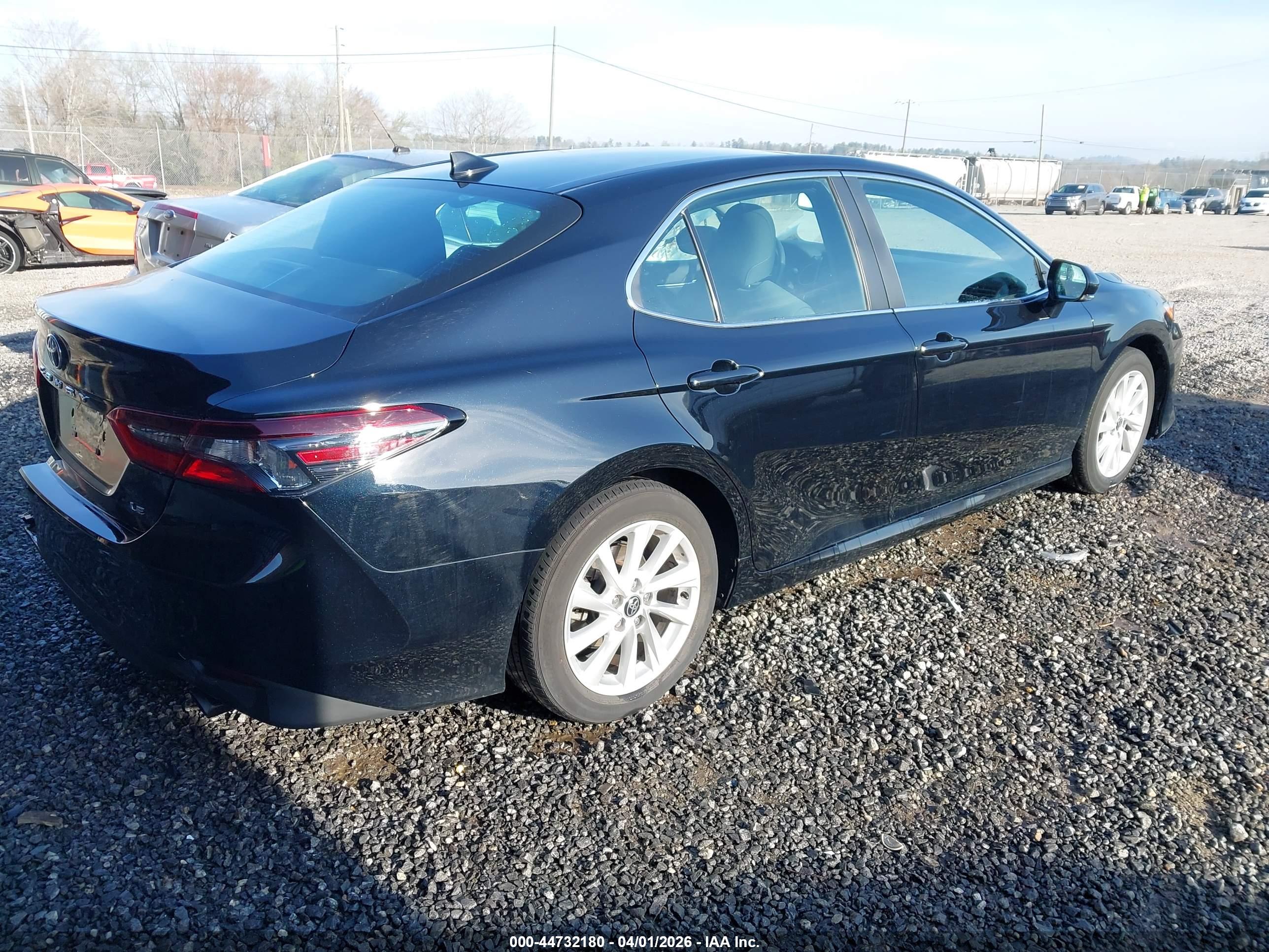 TOYOTA CAMRY image 4
