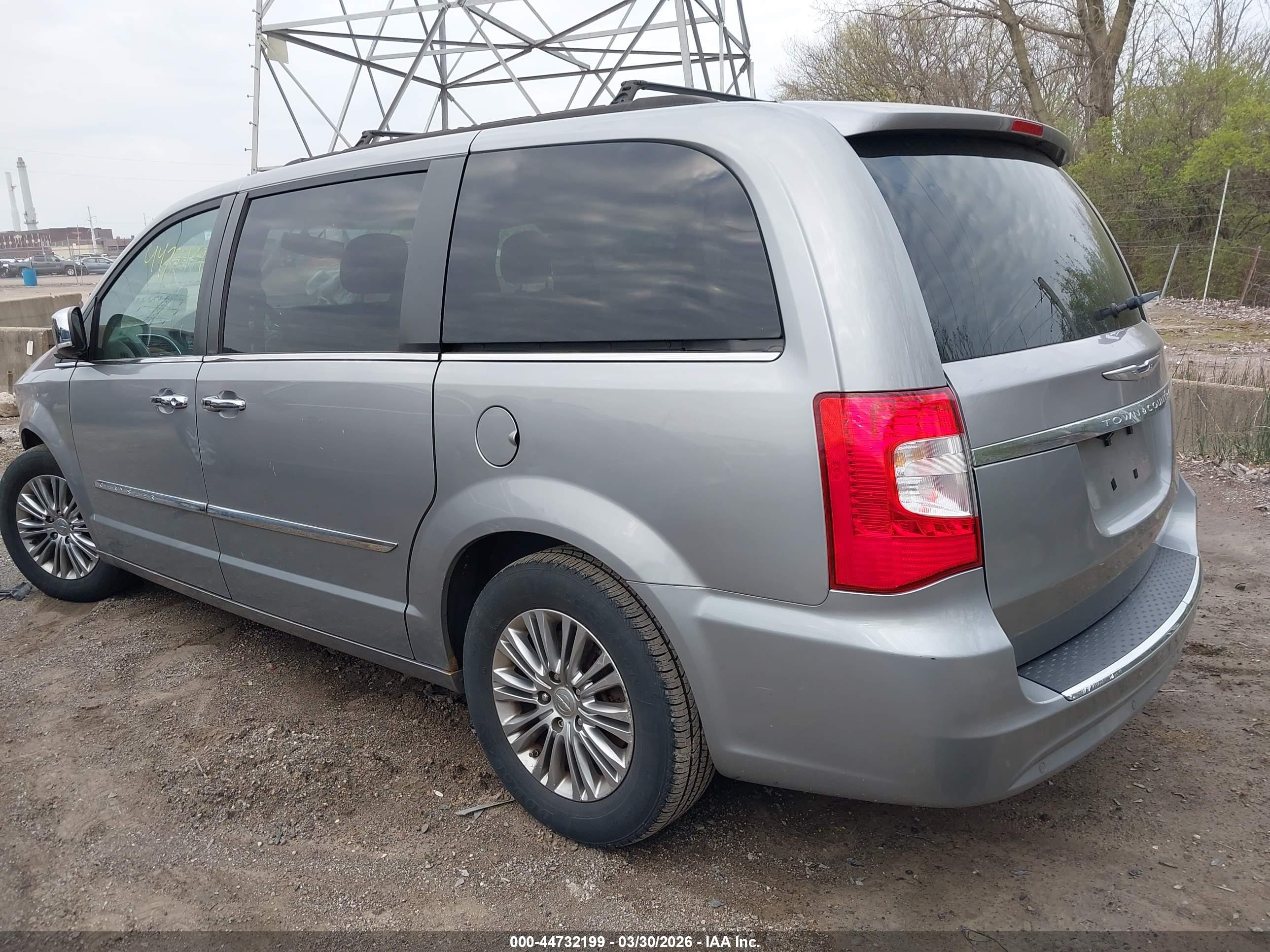 CHRYSLER TOWN image 3