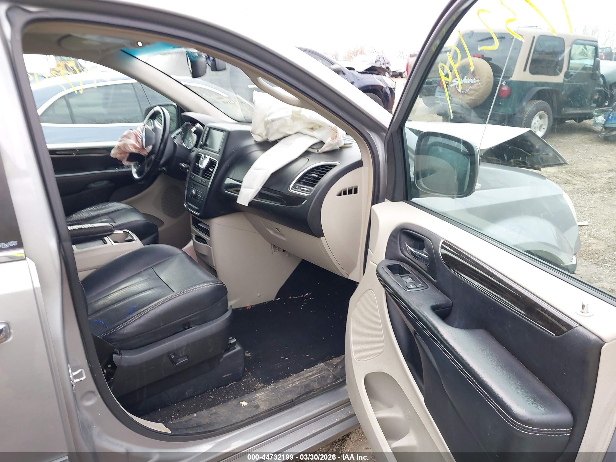CHRYSLER TOWN image 5