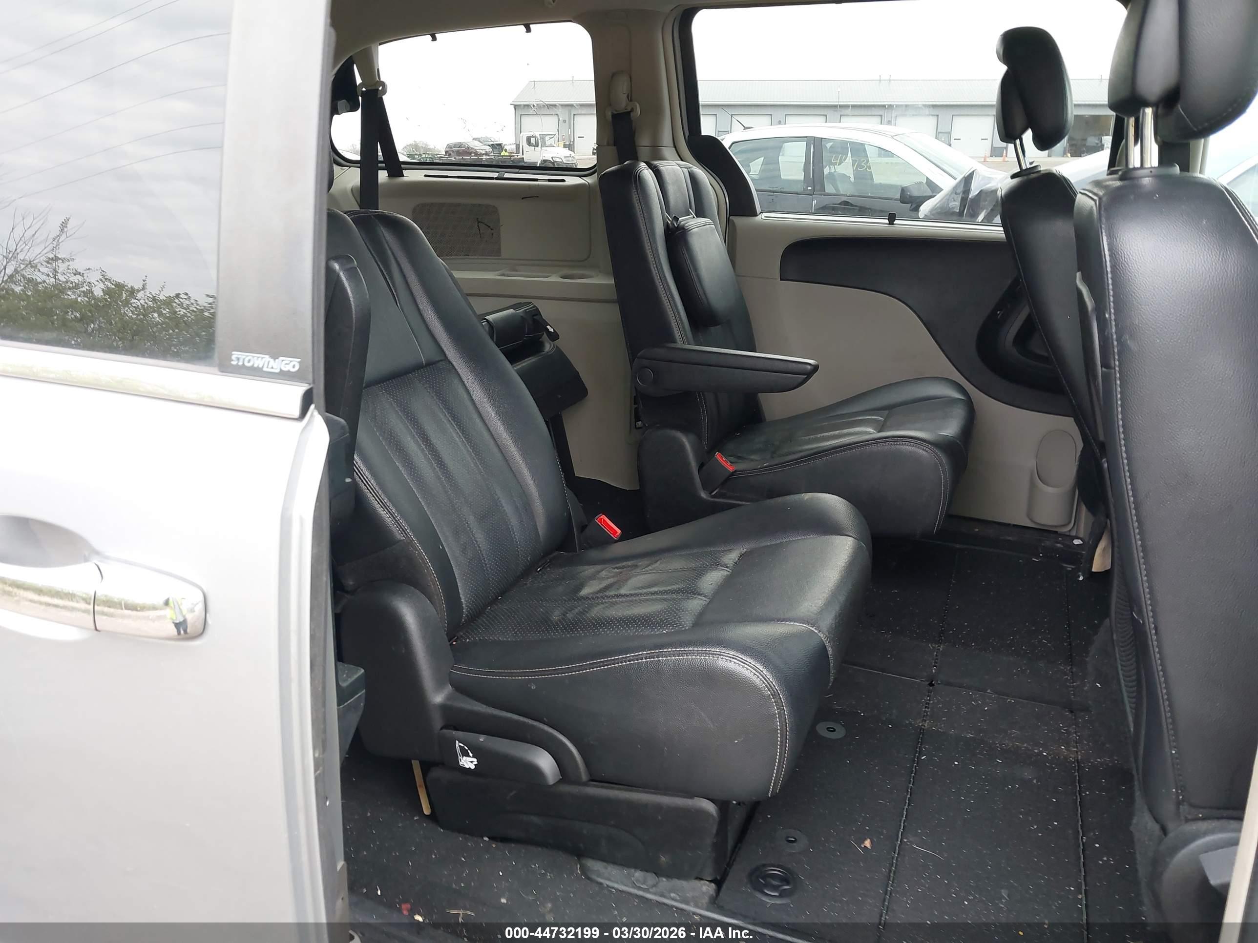 CHRYSLER TOWN image 8