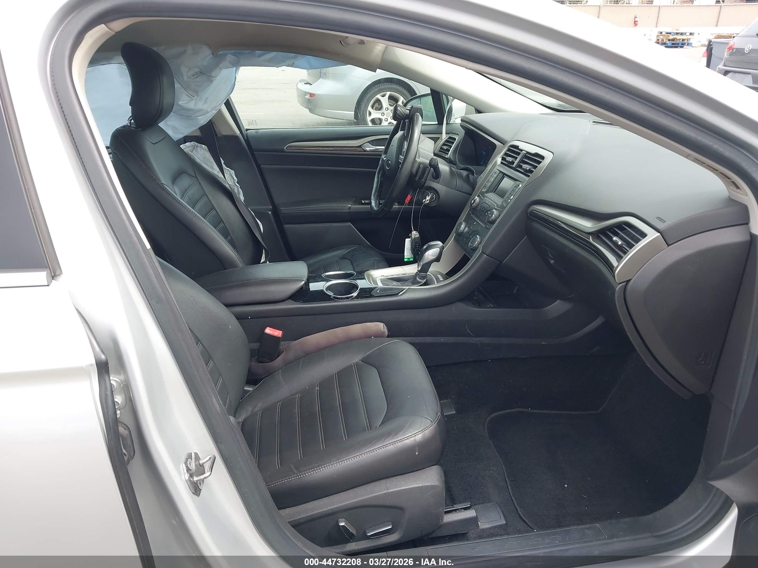 FORD FUSION image 5