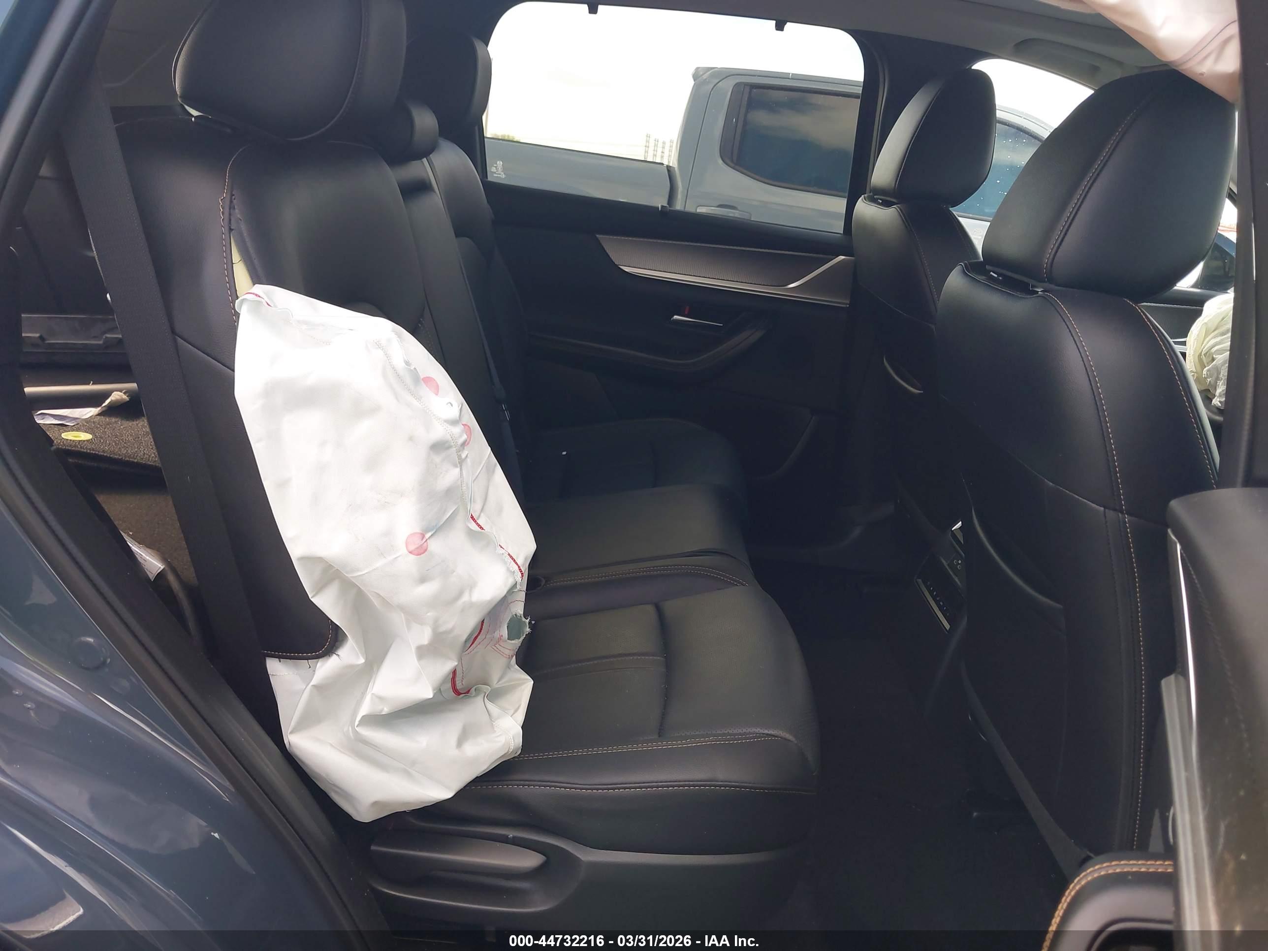 MAZDA CX-70 image 8