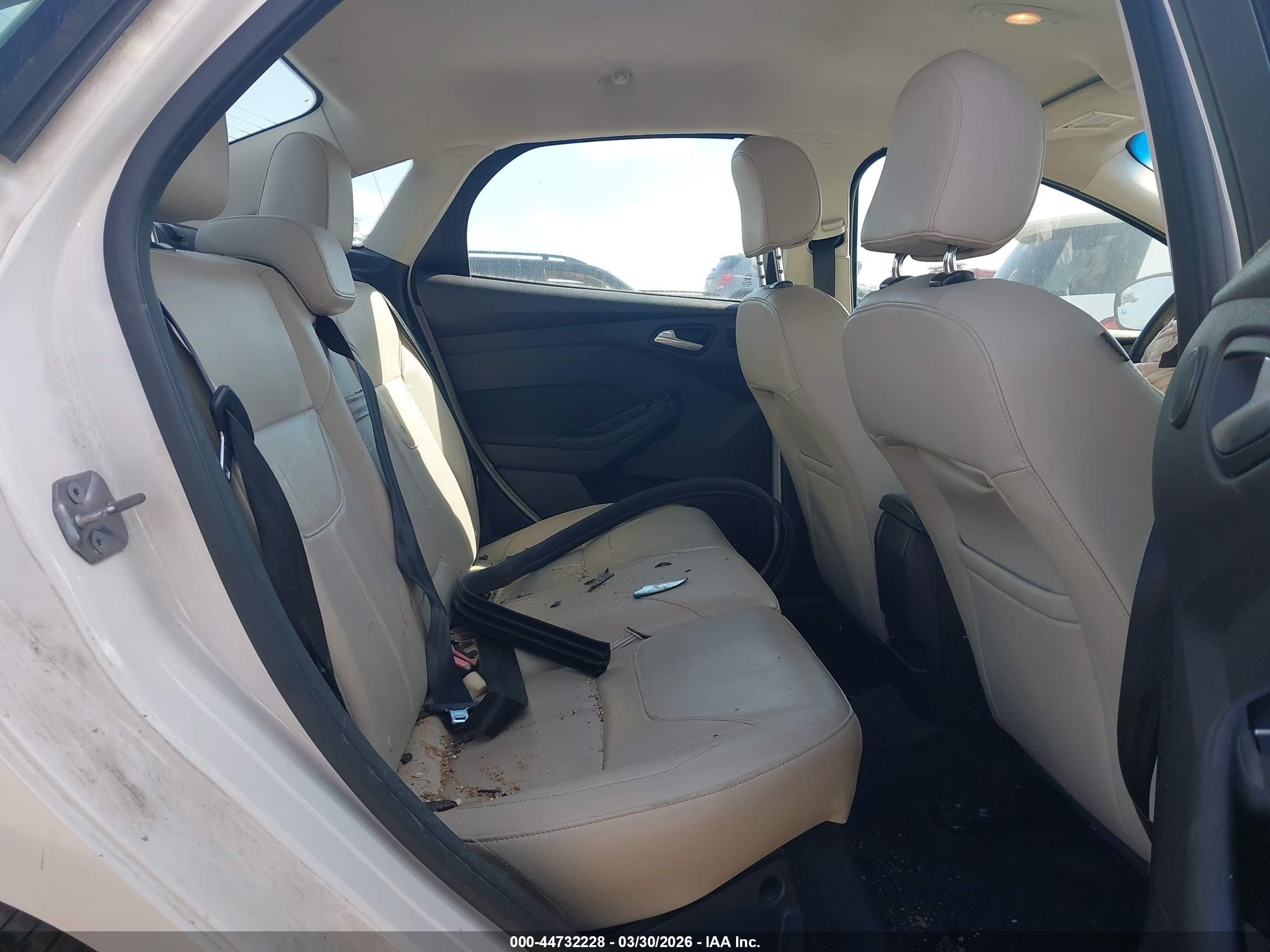 FORD FOCUS image 8
