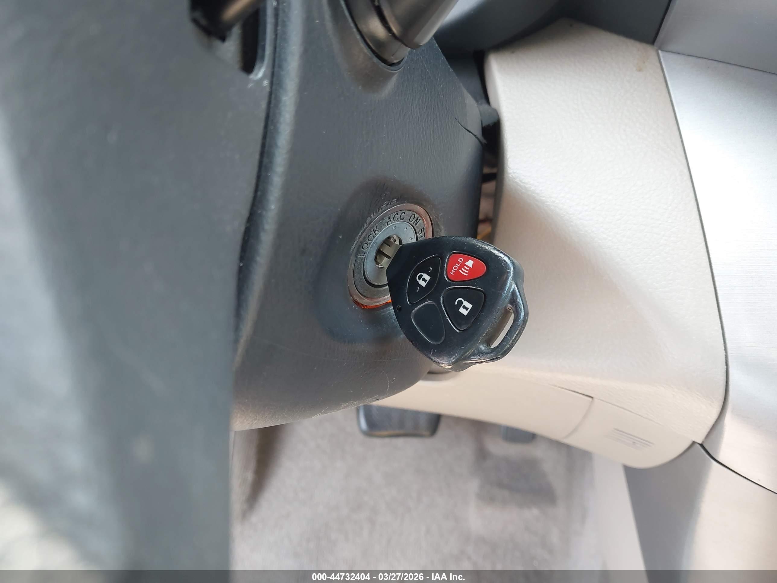 TOYOTA RAV4 image 11