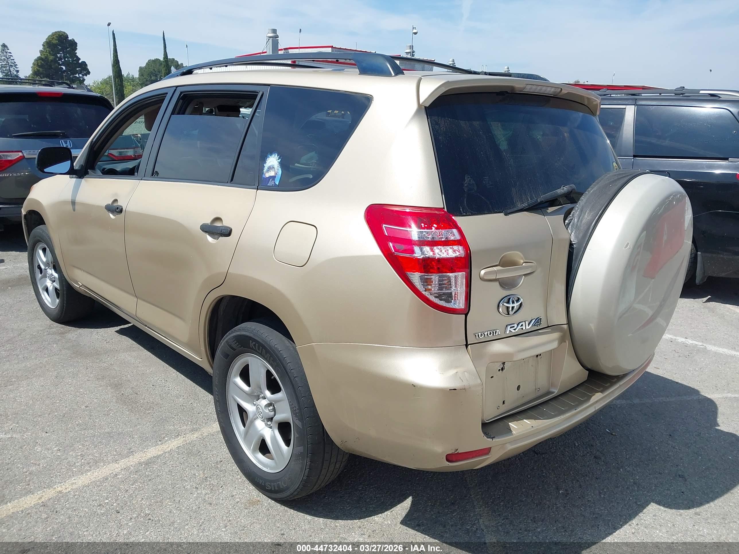 TOYOTA RAV4 image 3