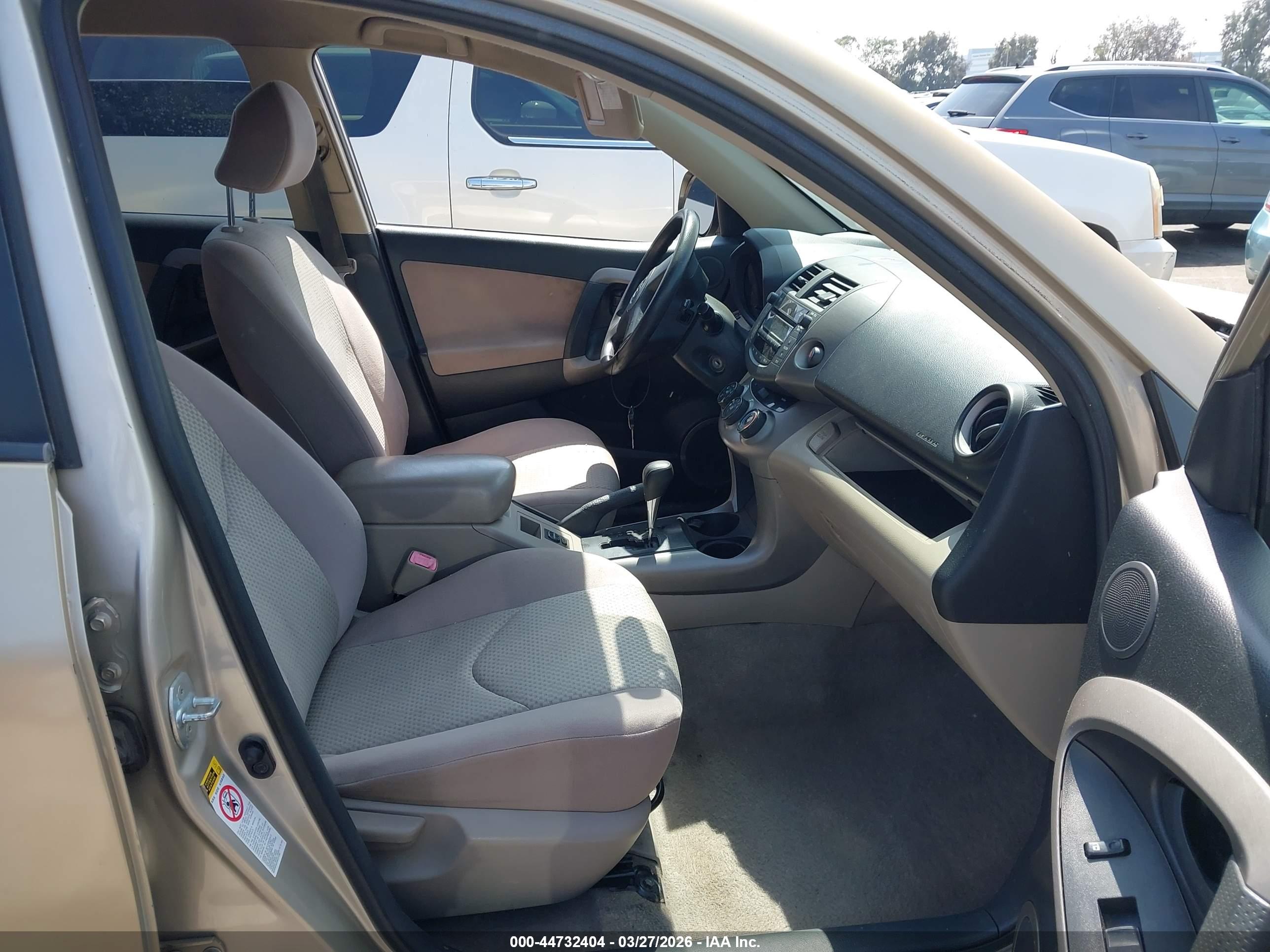 TOYOTA RAV4 image 5