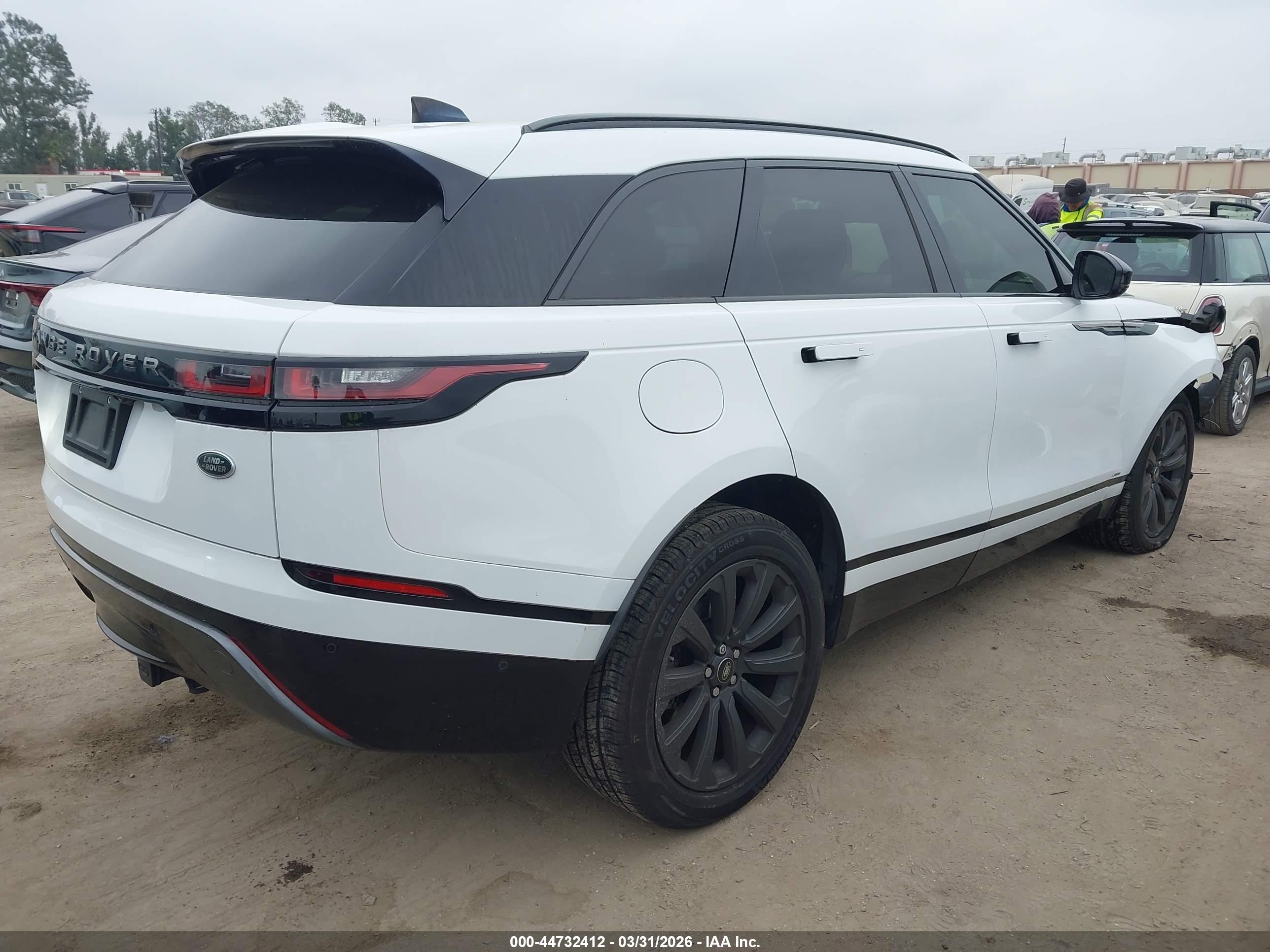 LAND ROVER image 4