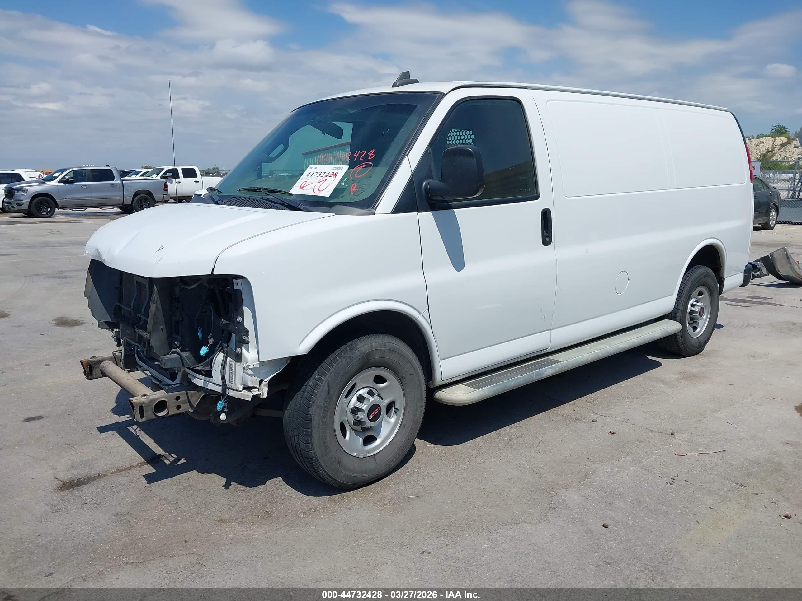 GMC SAVANA image 2
