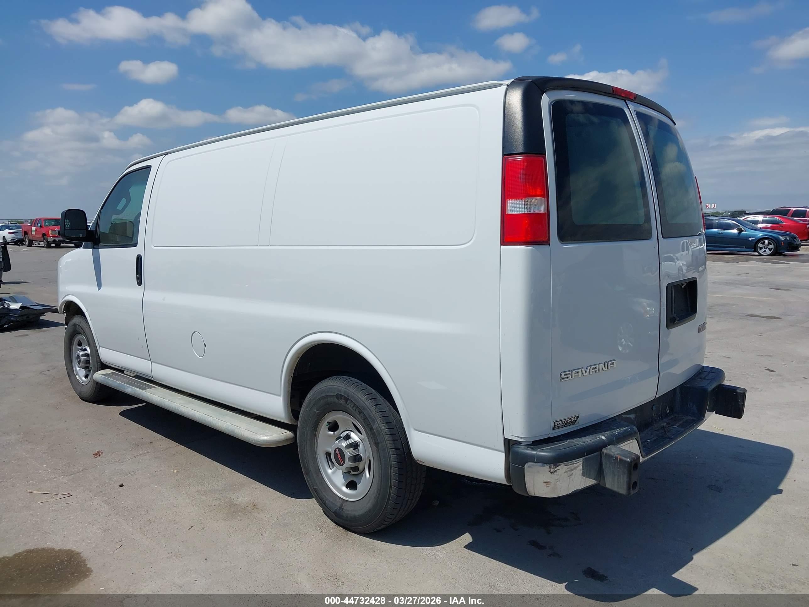 GMC SAVANA image 3