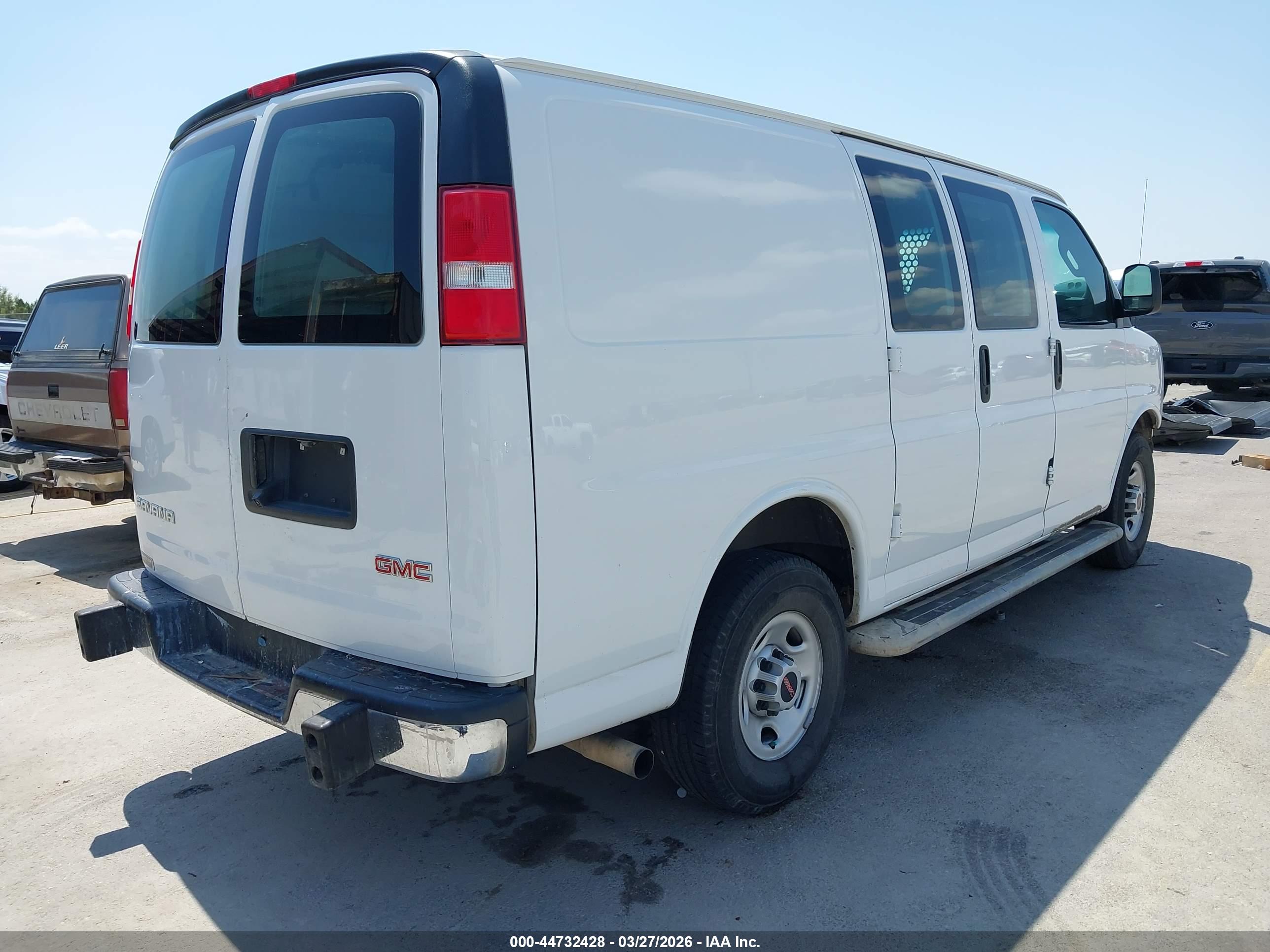 GMC SAVANA image 4