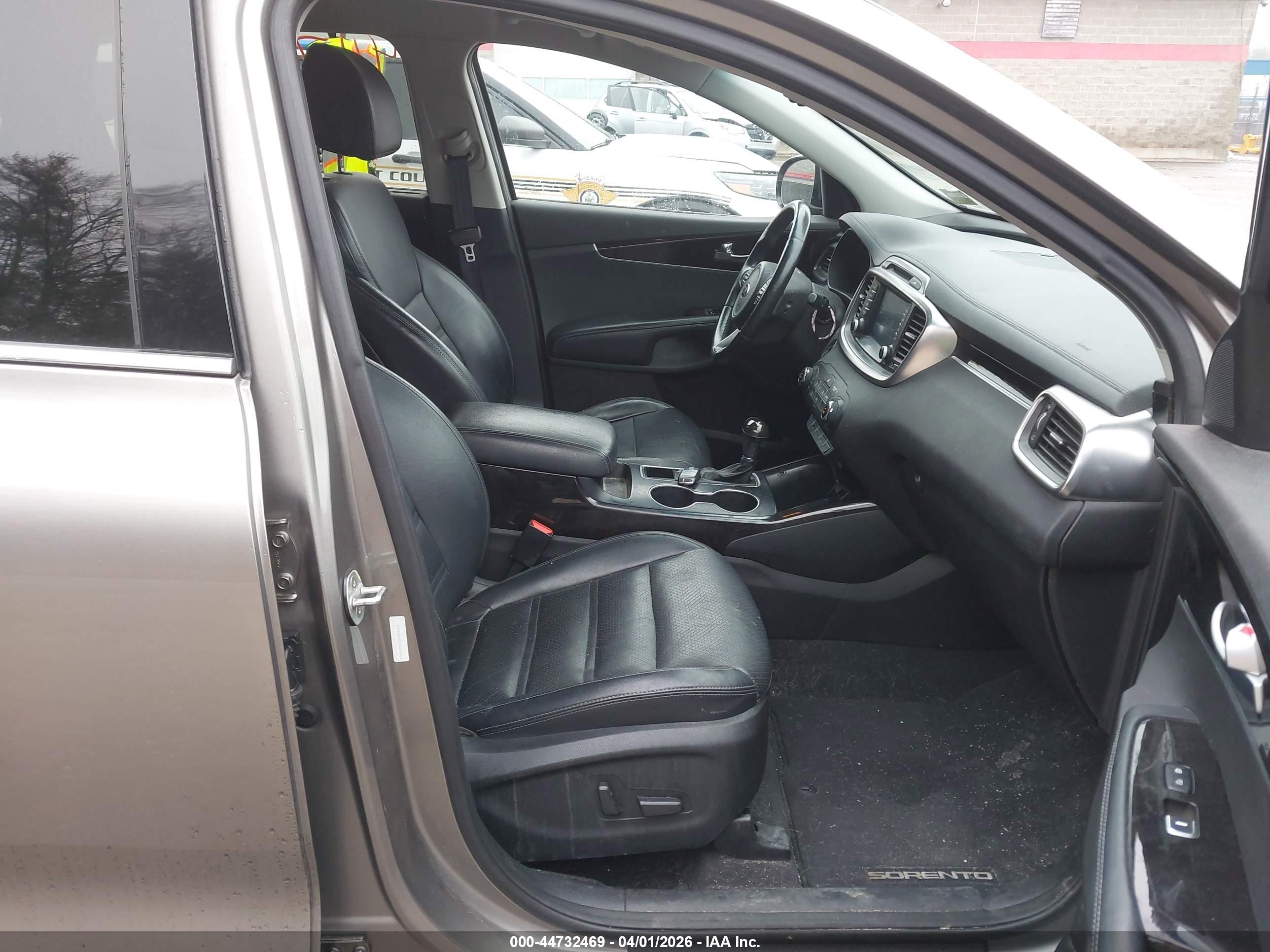 KIA SORENTO image 5
