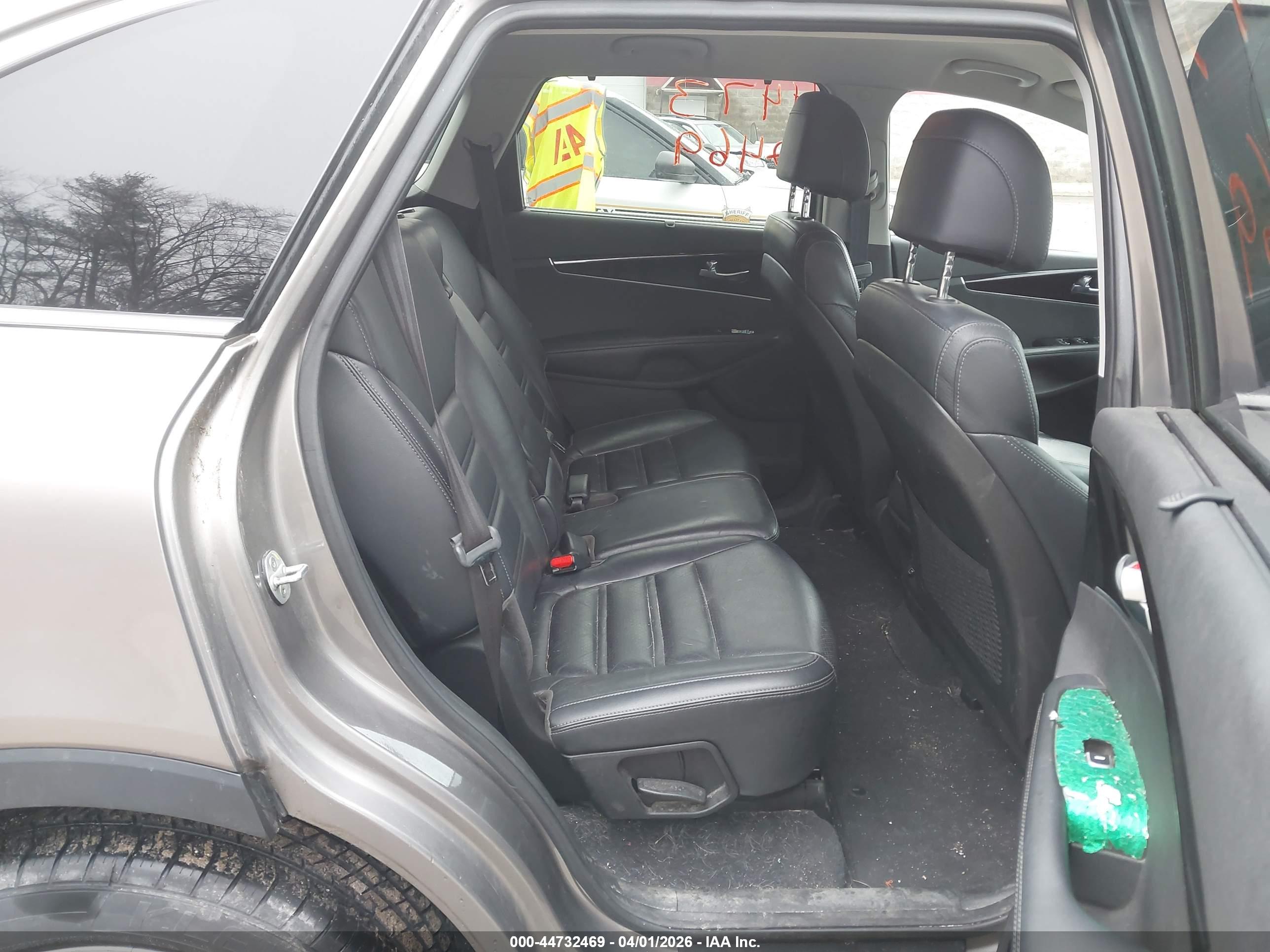 KIA SORENTO image 8