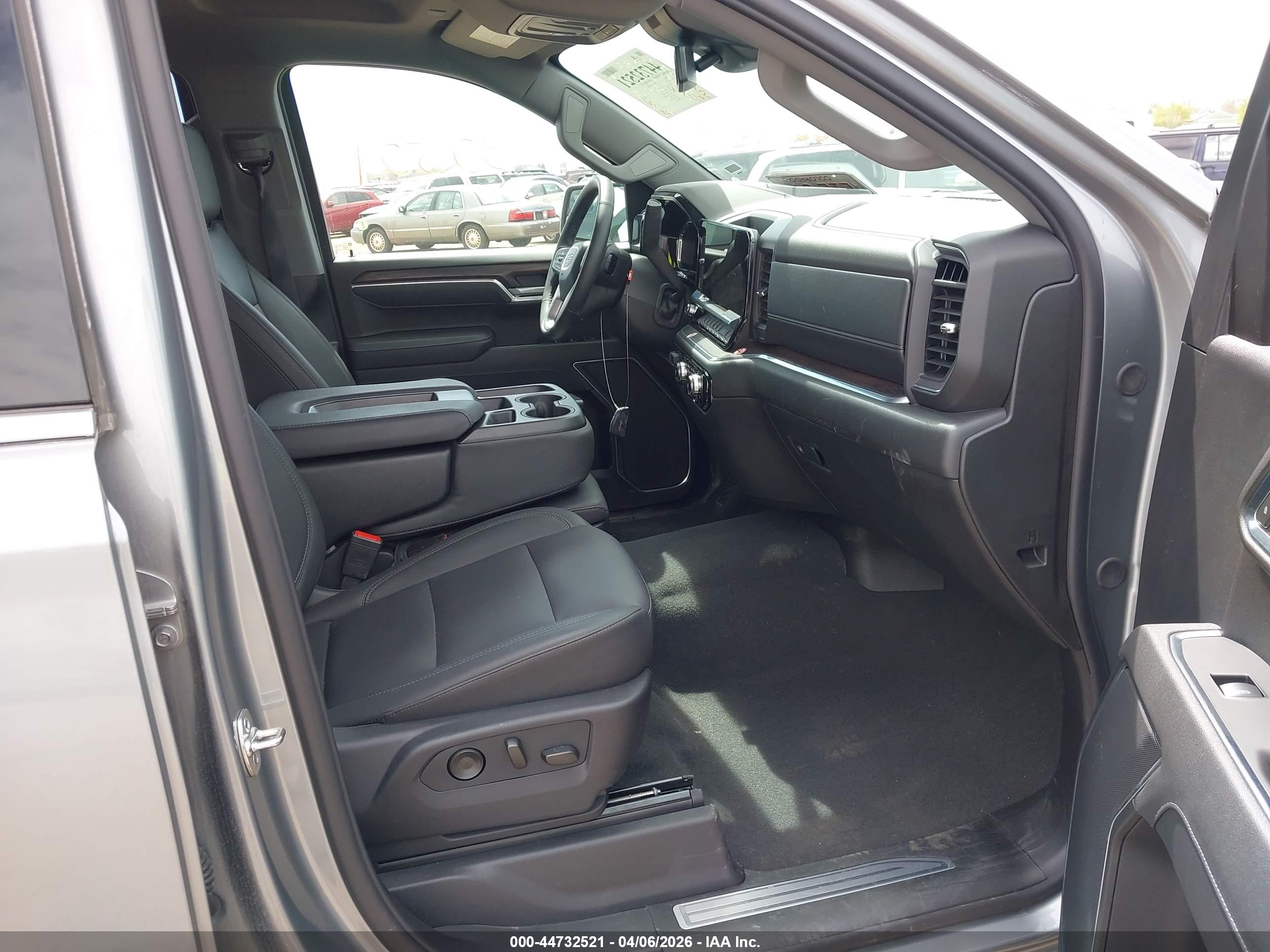 GMC SIERRA image 5