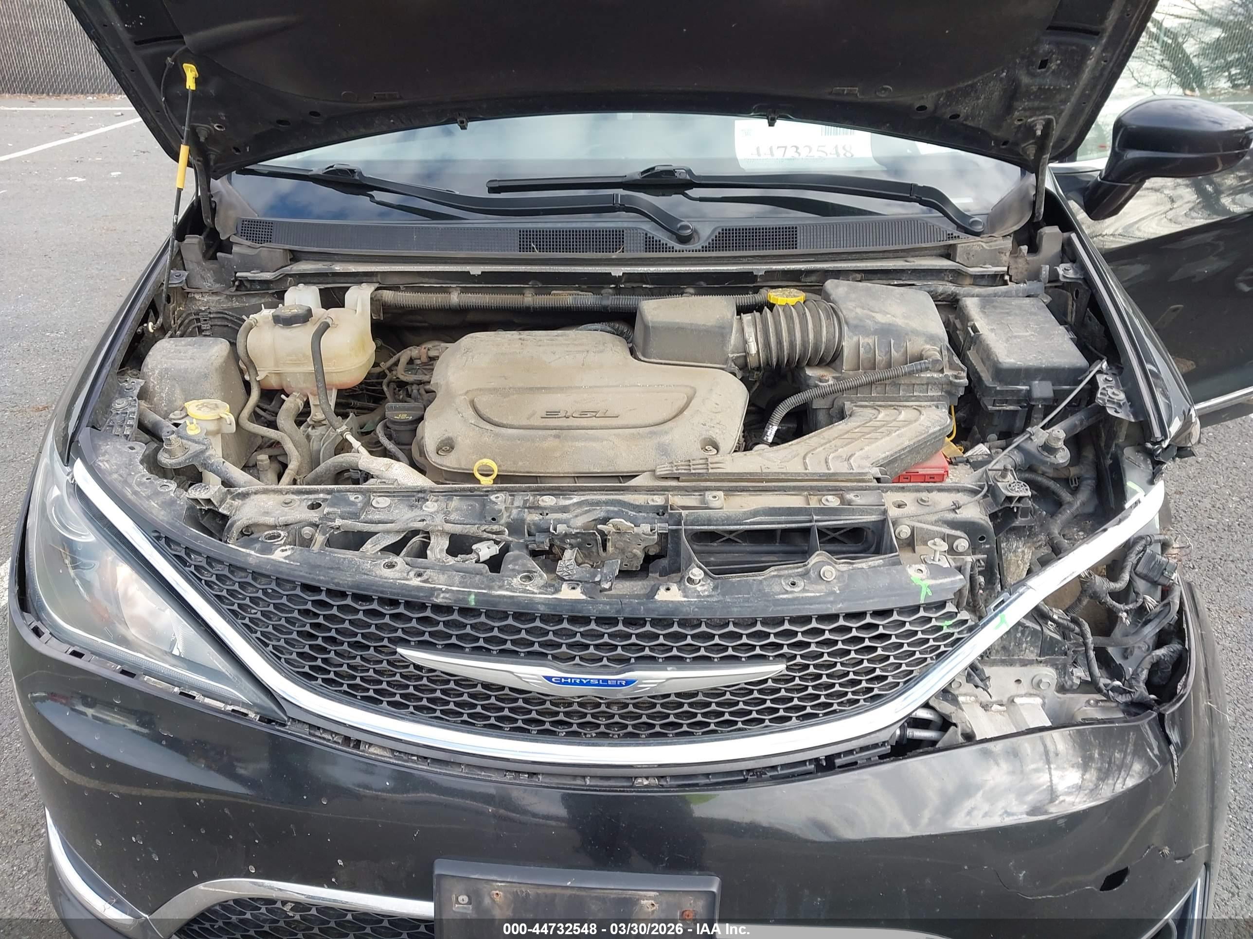 CHRYSLER PACIFICA image 10