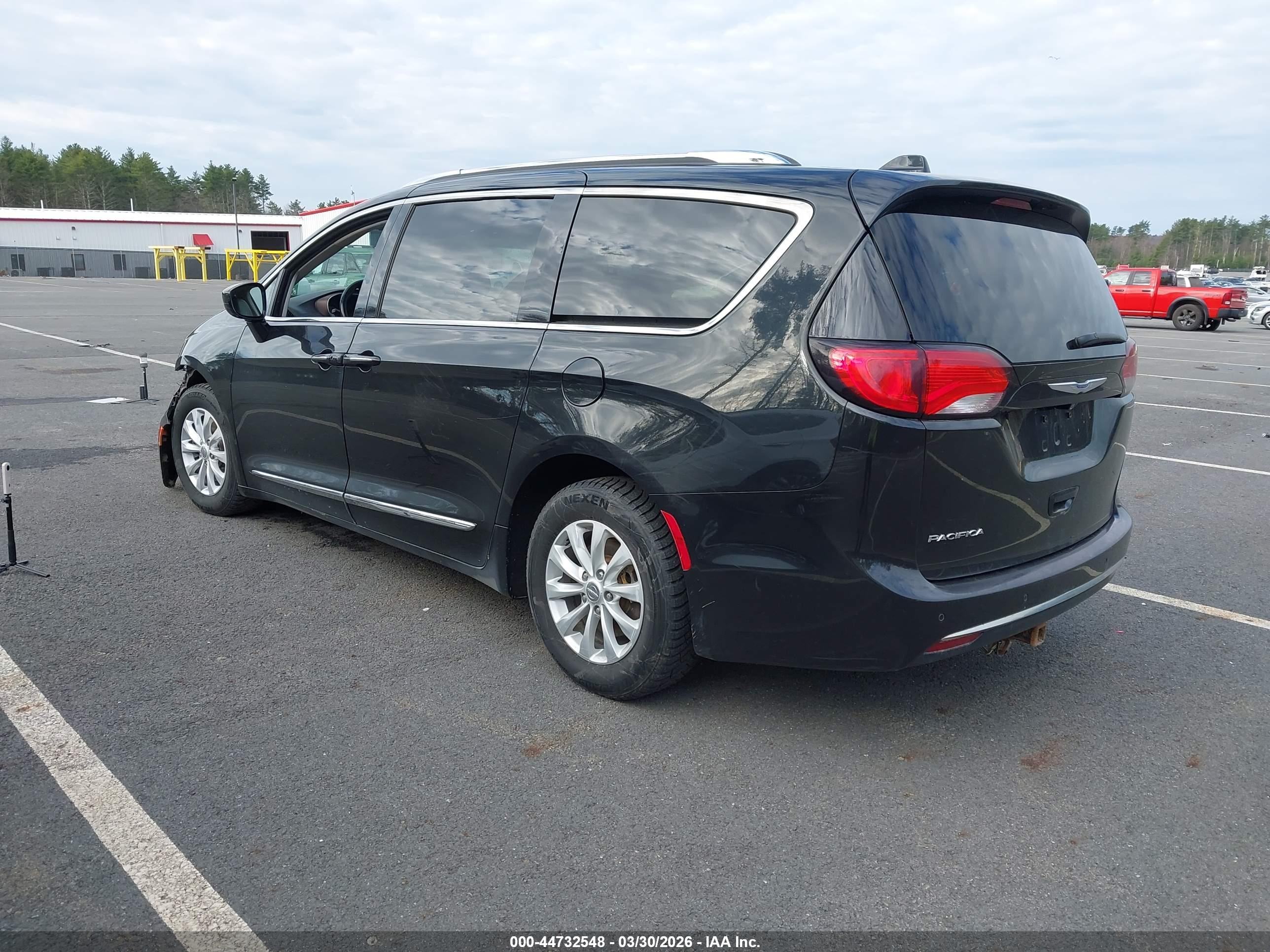 CHRYSLER PACIFICA image 3