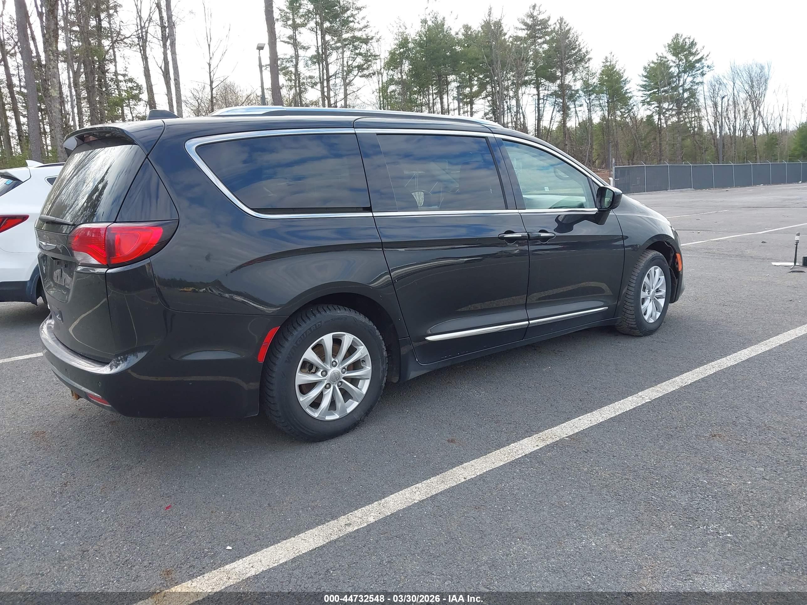 CHRYSLER PACIFICA image 4