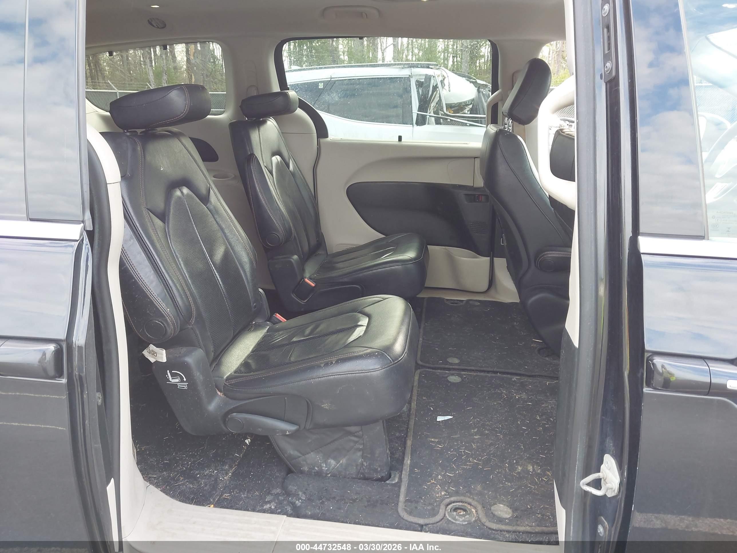 CHRYSLER PACIFICA image 8