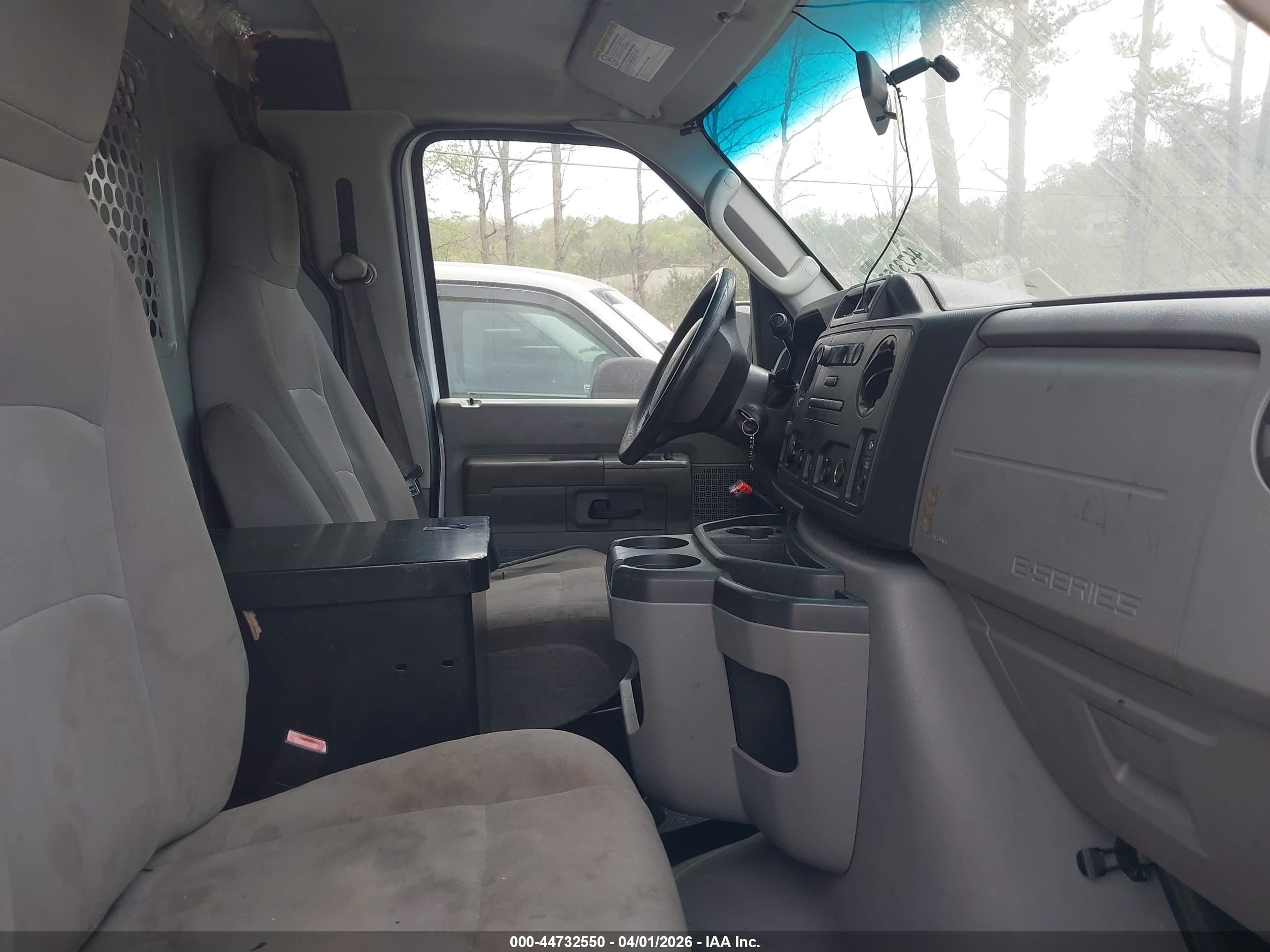 FORD E-250 image 5