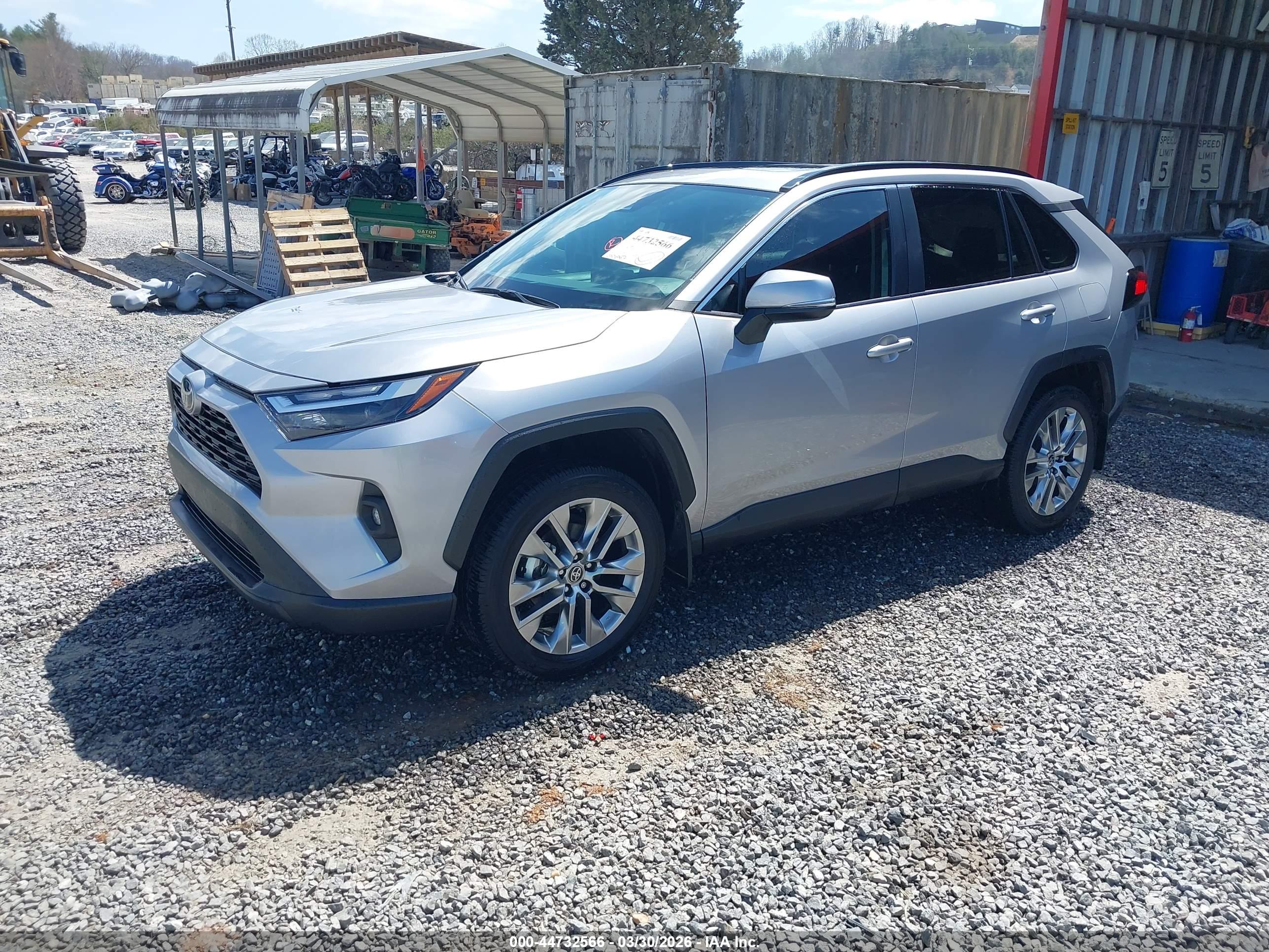 TOYOTA RAV4 image 2