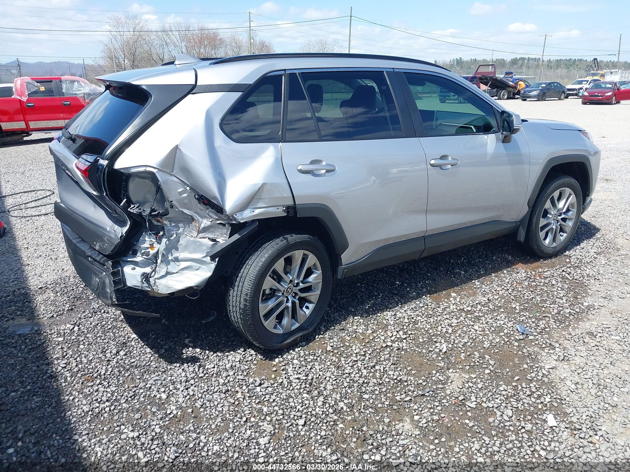 TOYOTA RAV4 image 4