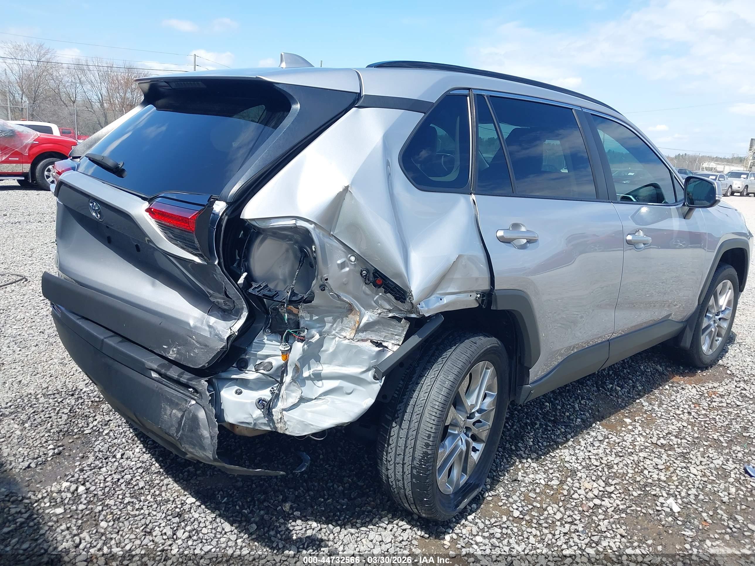 TOYOTA RAV4 image 6