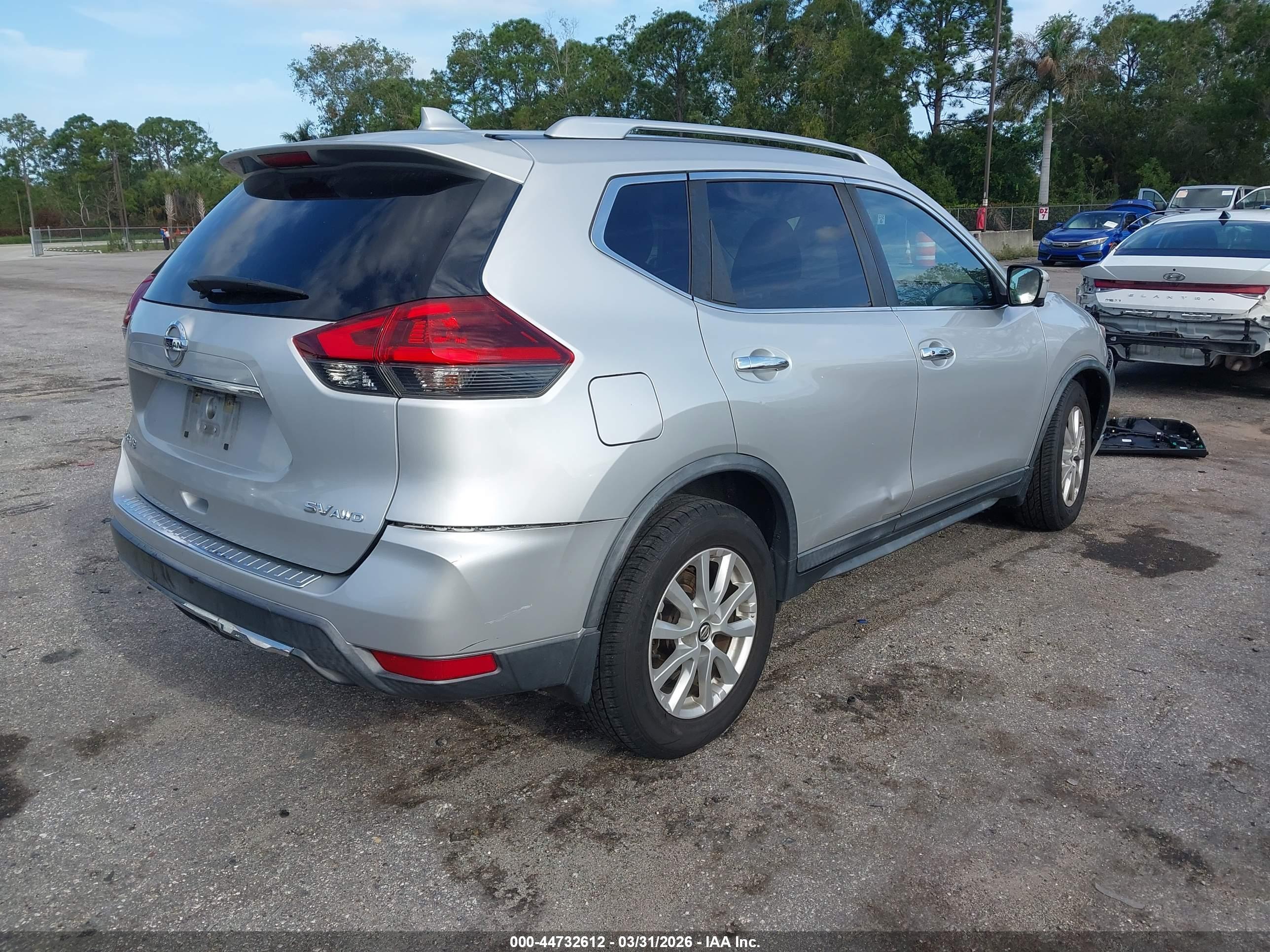 NISSAN ROGUE image 4