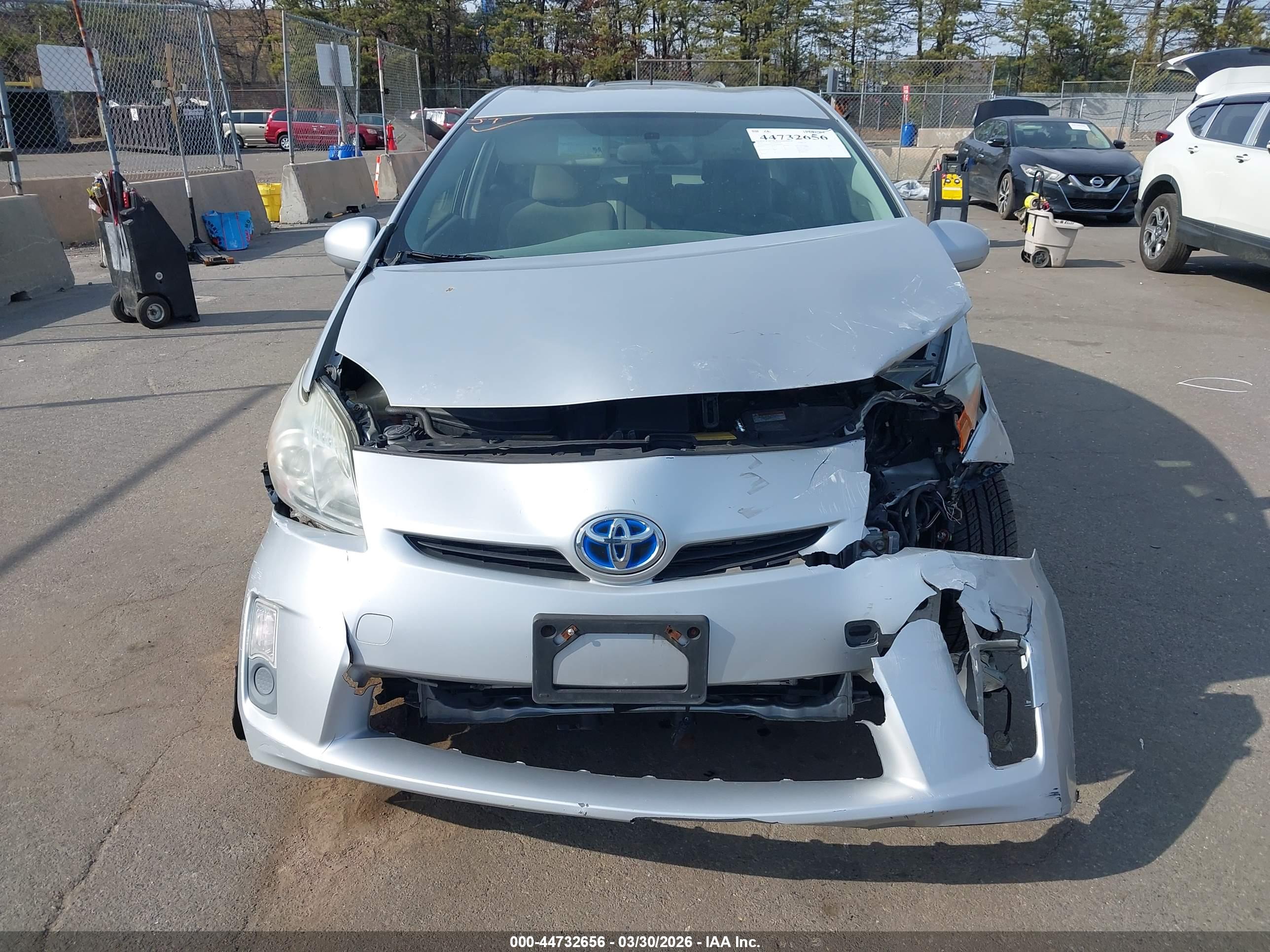 TOYOTA PRIUS image 6