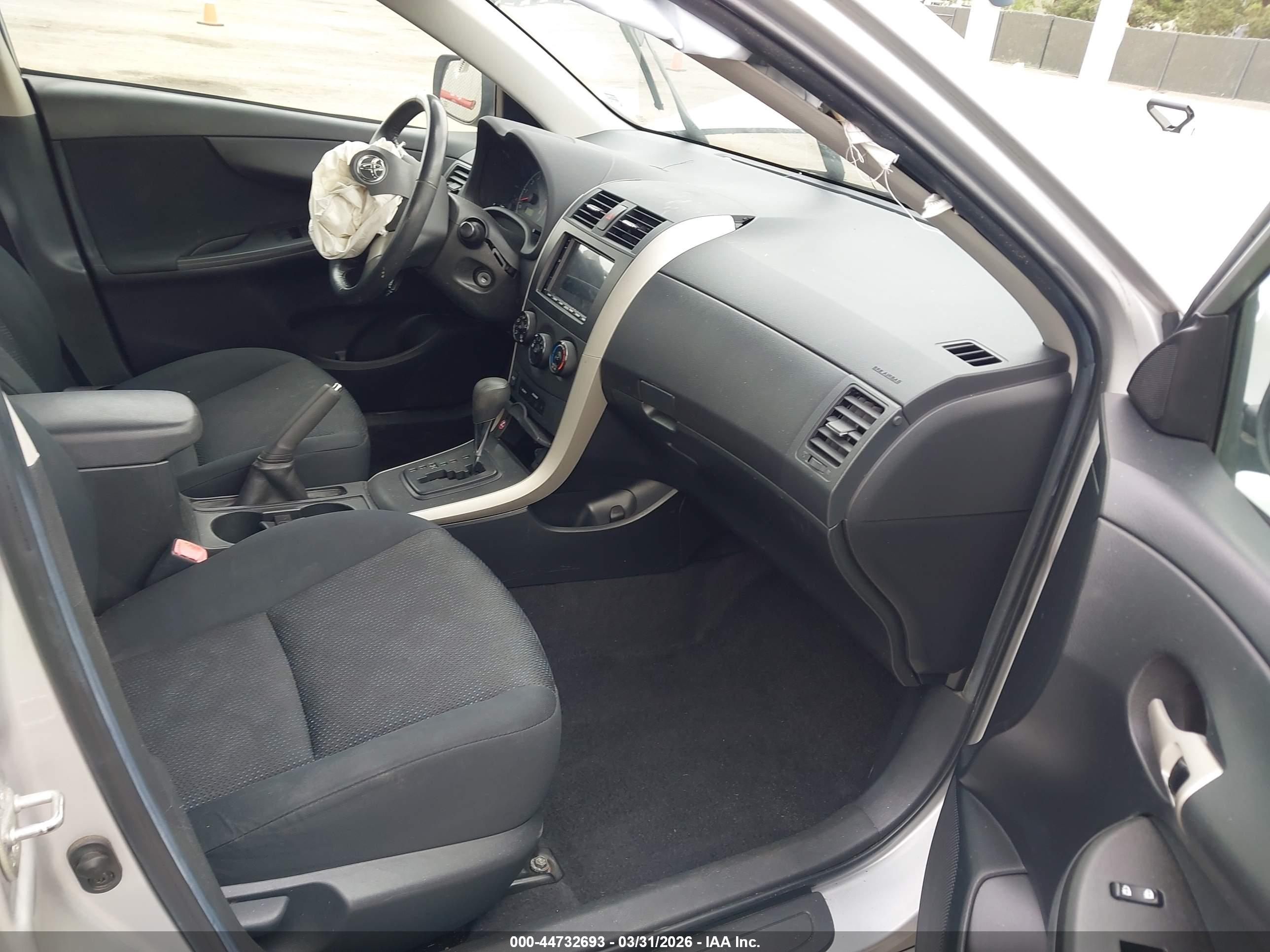 TOYOTA COROLLA image 5