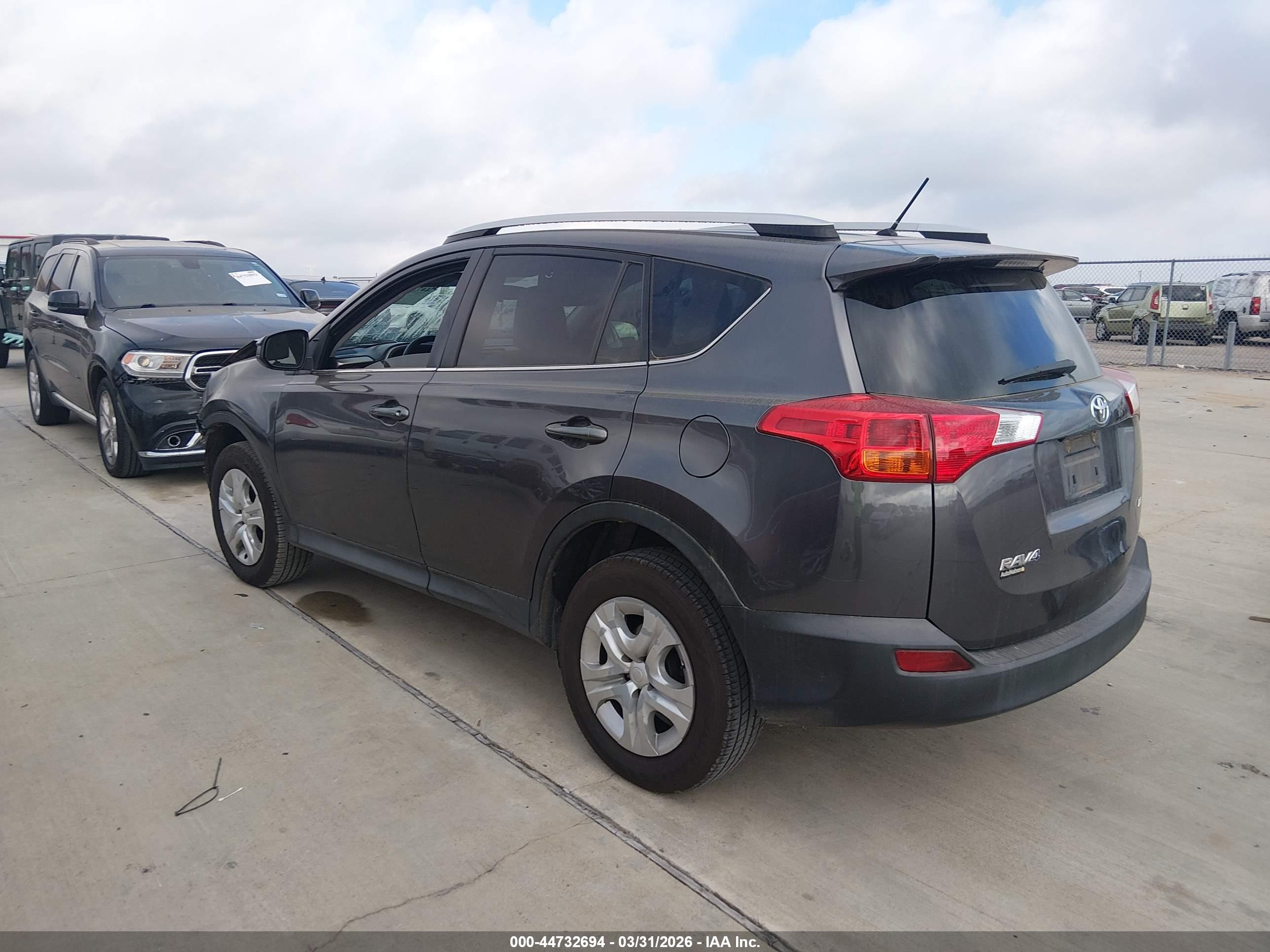 TOYOTA RAV4 image 3
