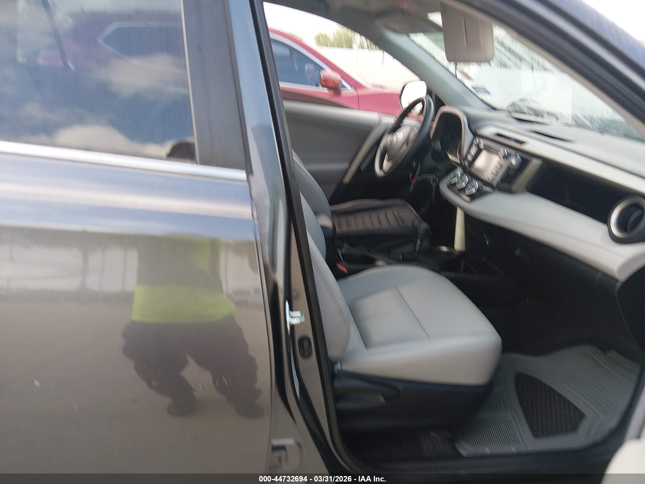 TOYOTA RAV4 image 5