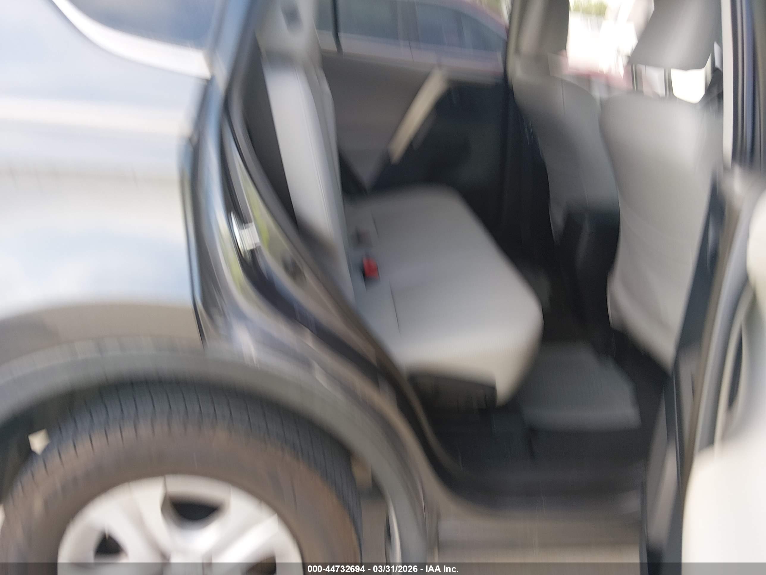 TOYOTA RAV4 image 8