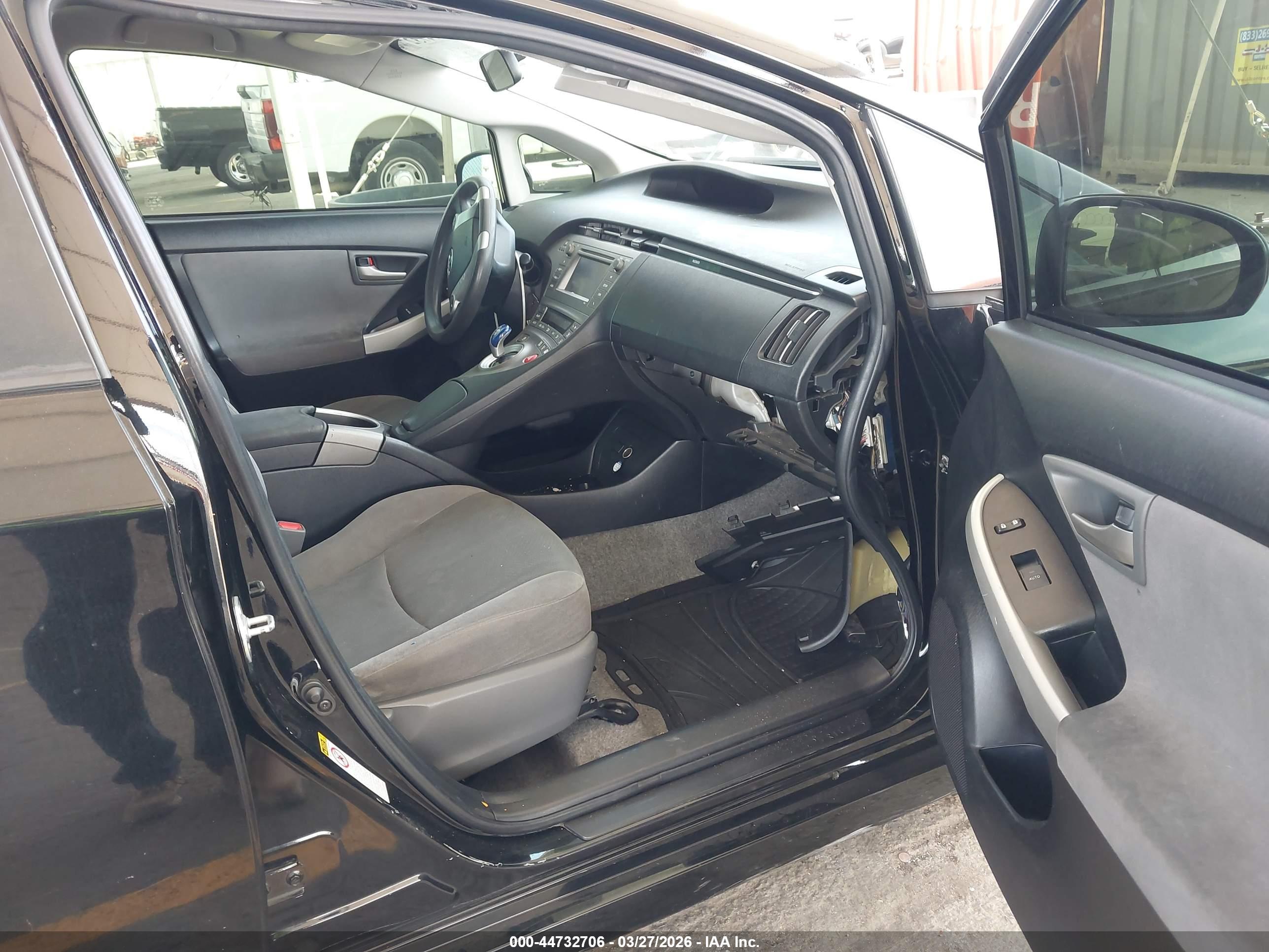 TOYOTA PRIUS image 5