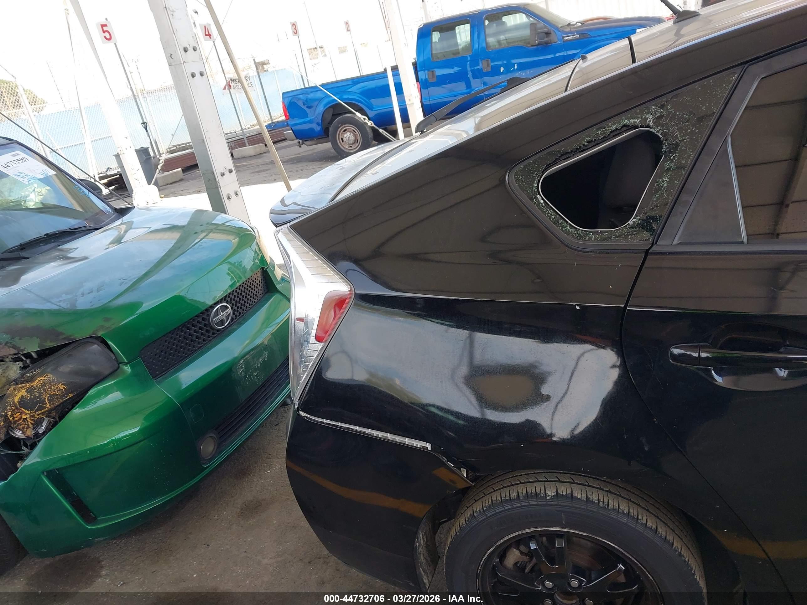 TOYOTA PRIUS image 6