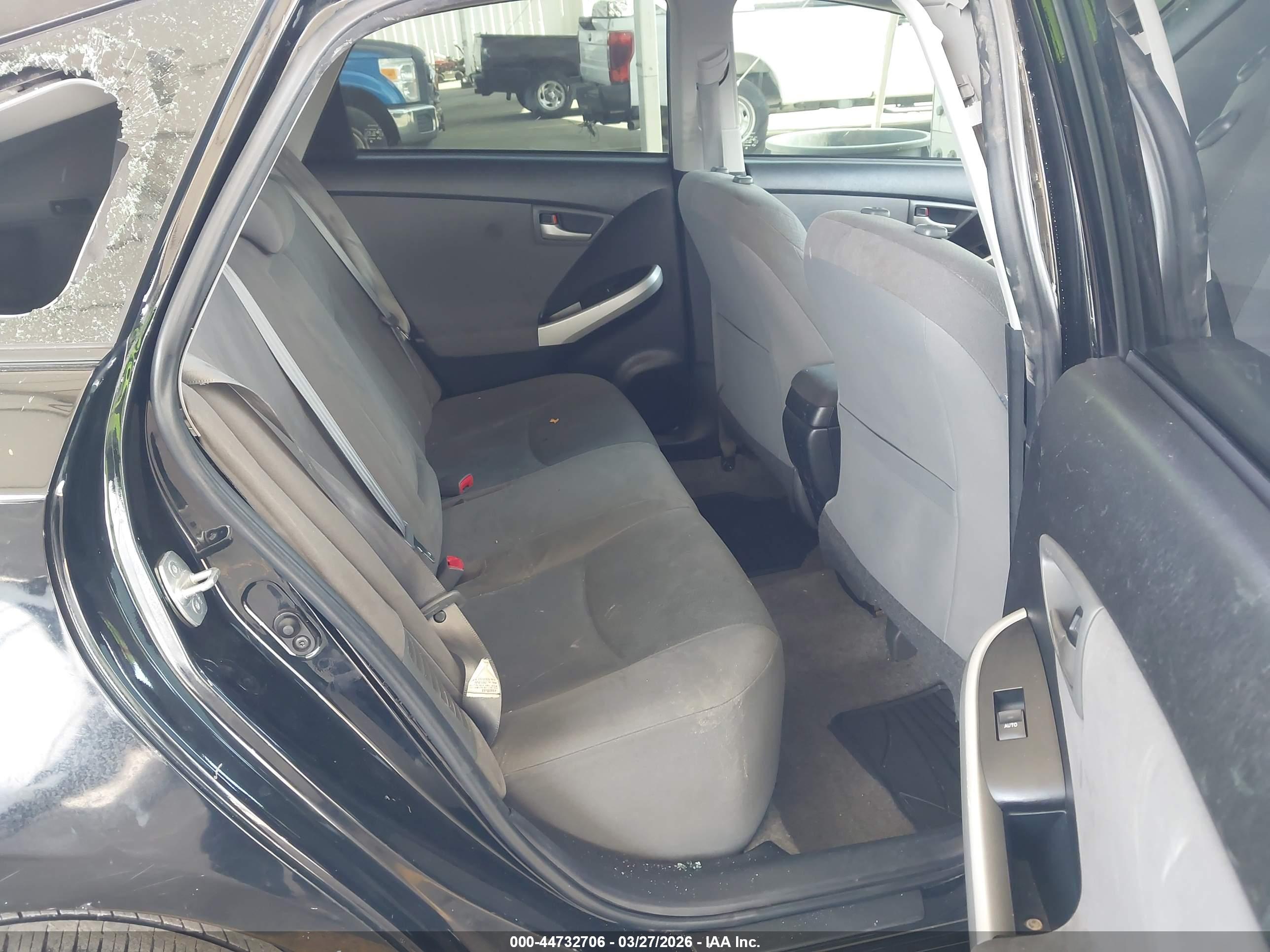 TOYOTA PRIUS image 8